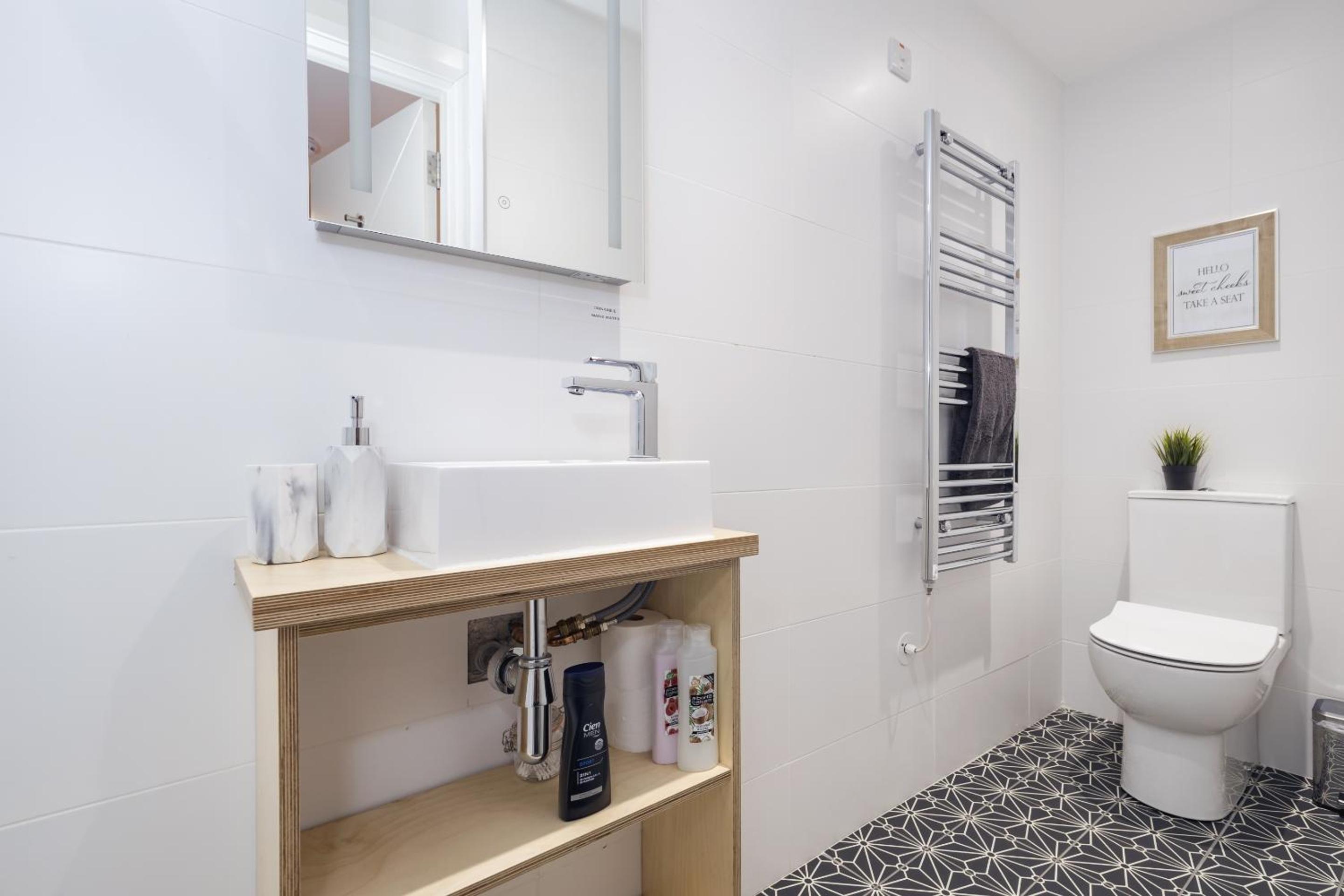 Budget Double Room photo 3