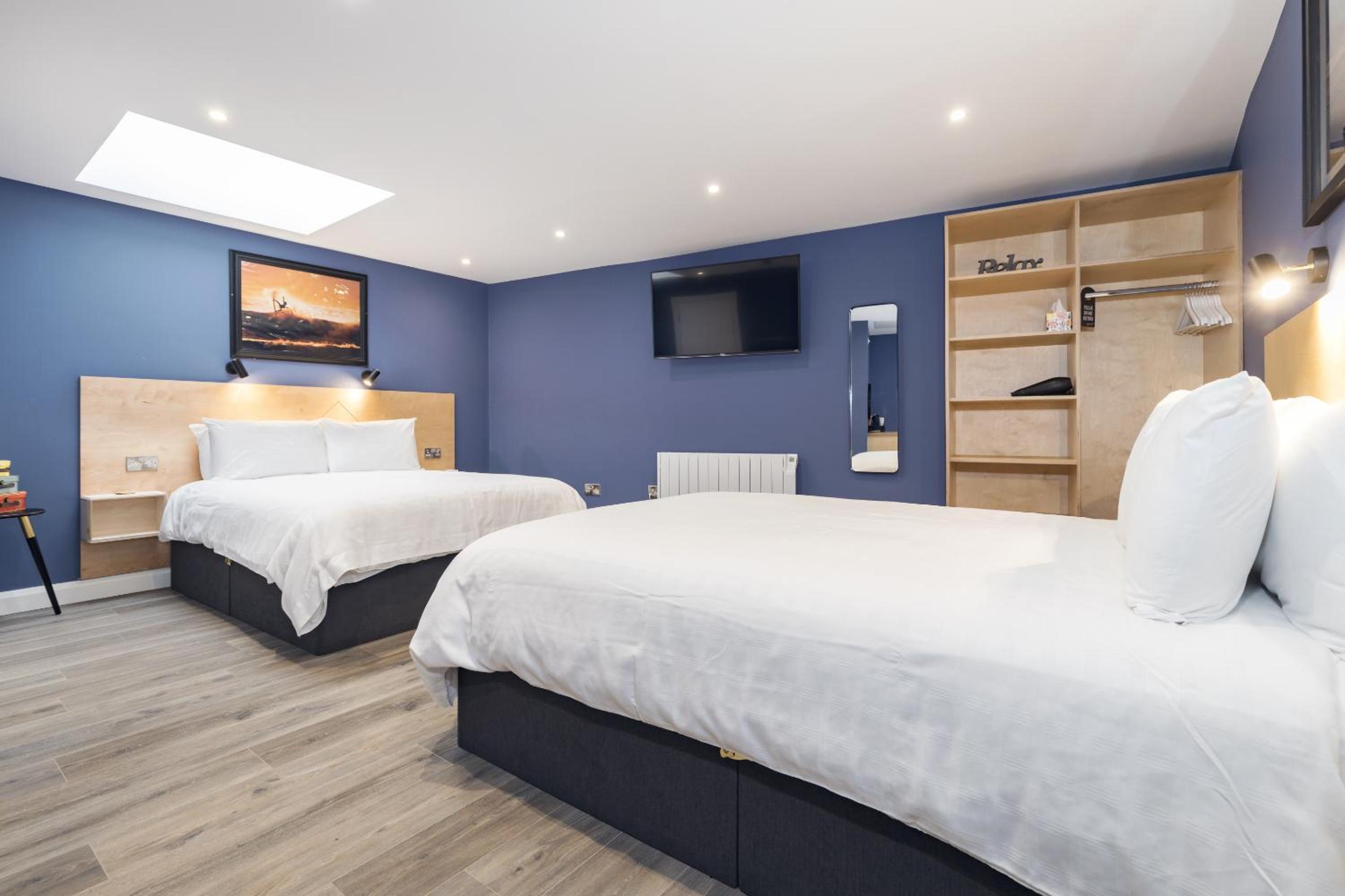 King Room with Two King Beds photo 2