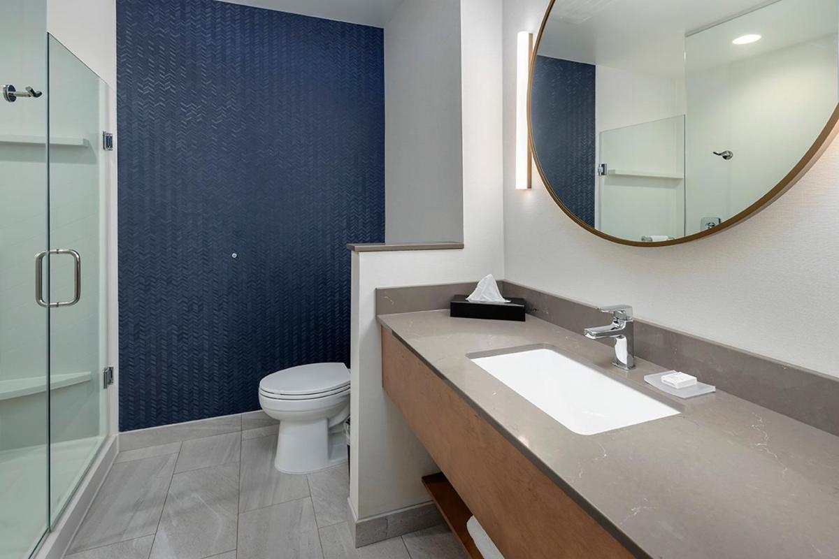 Guest Room, 1 King - Photo 4