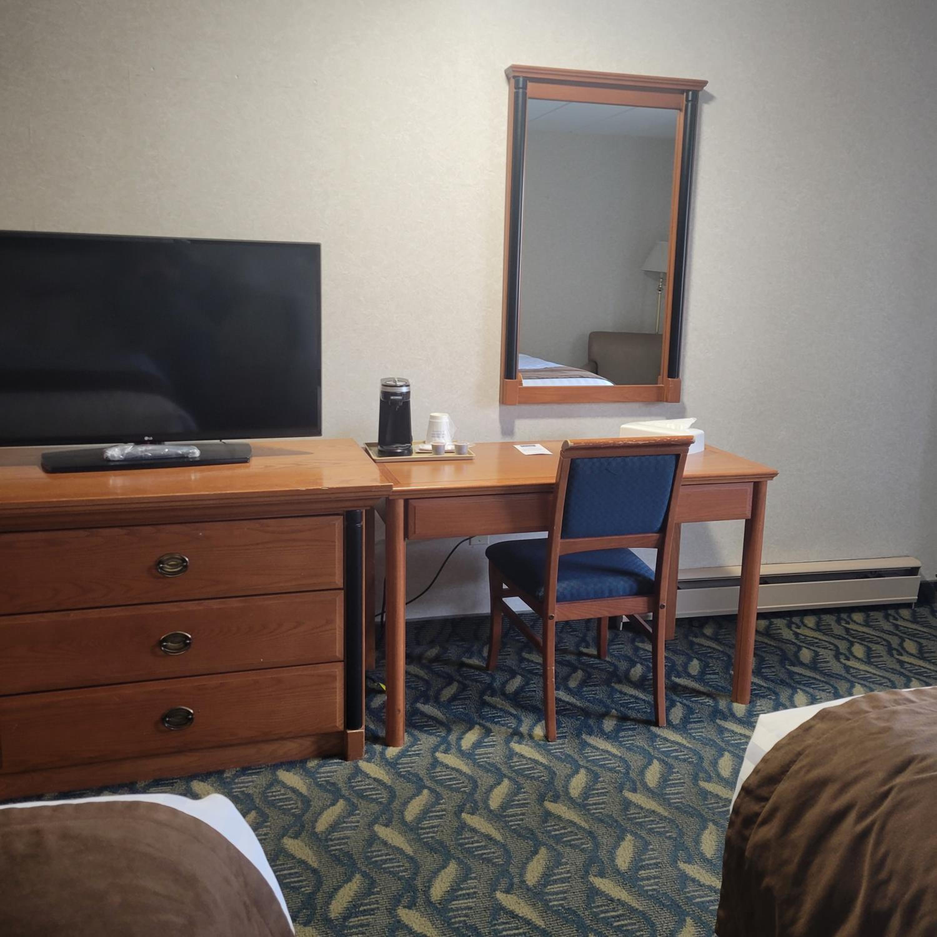 Double Room with Two Double Beds - Non-Smoking - Photo 2