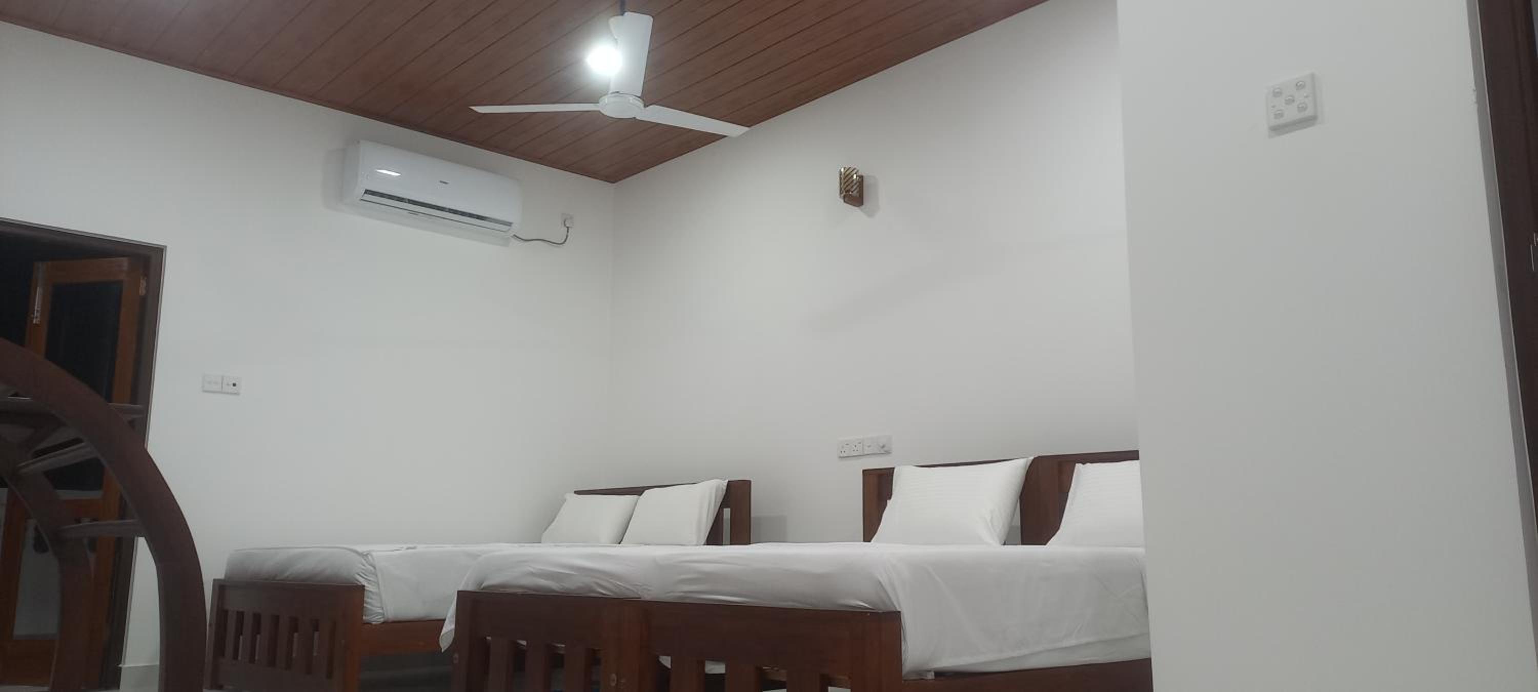 Deluxe Family Room - Photo 2