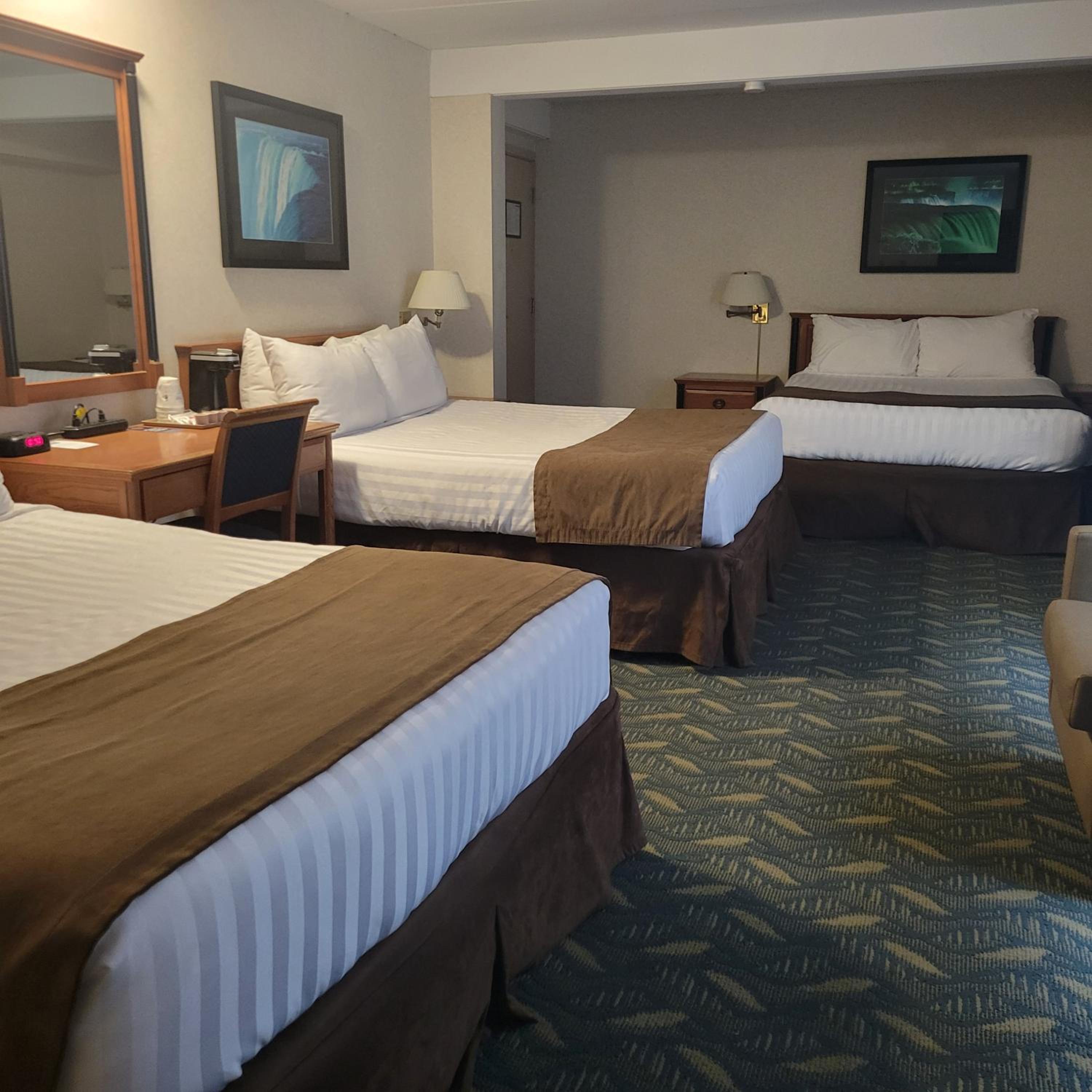 Queen Room with Three Queen Beds - Non-Smoking photo 3