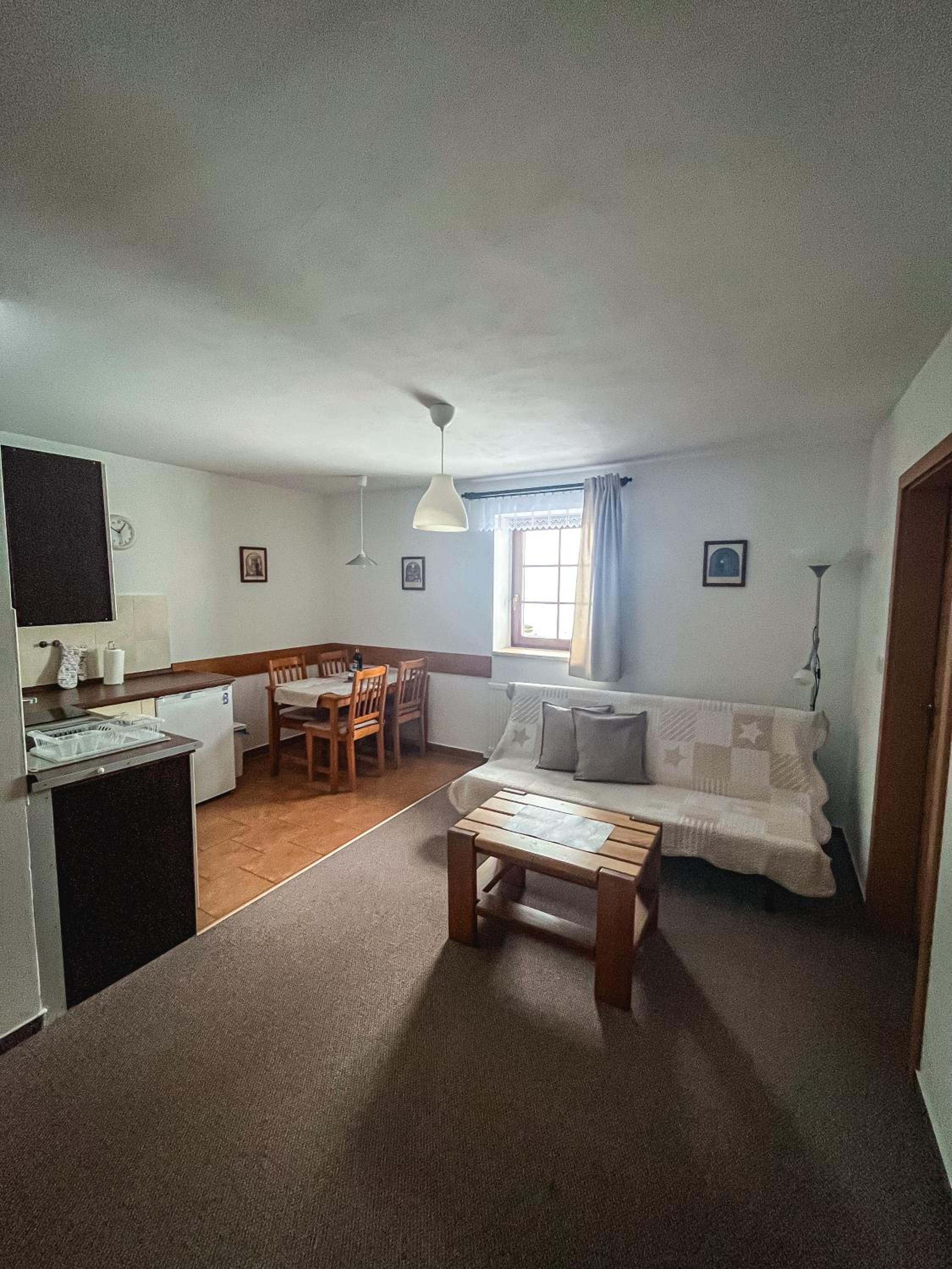 Apartment photo 2