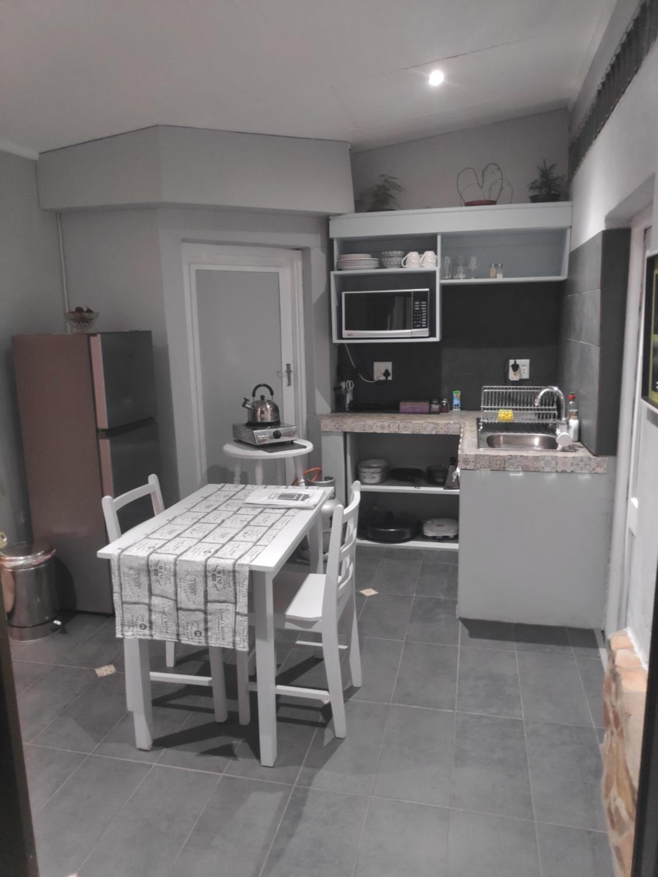 One-Bedroom Apartment - Photo 12