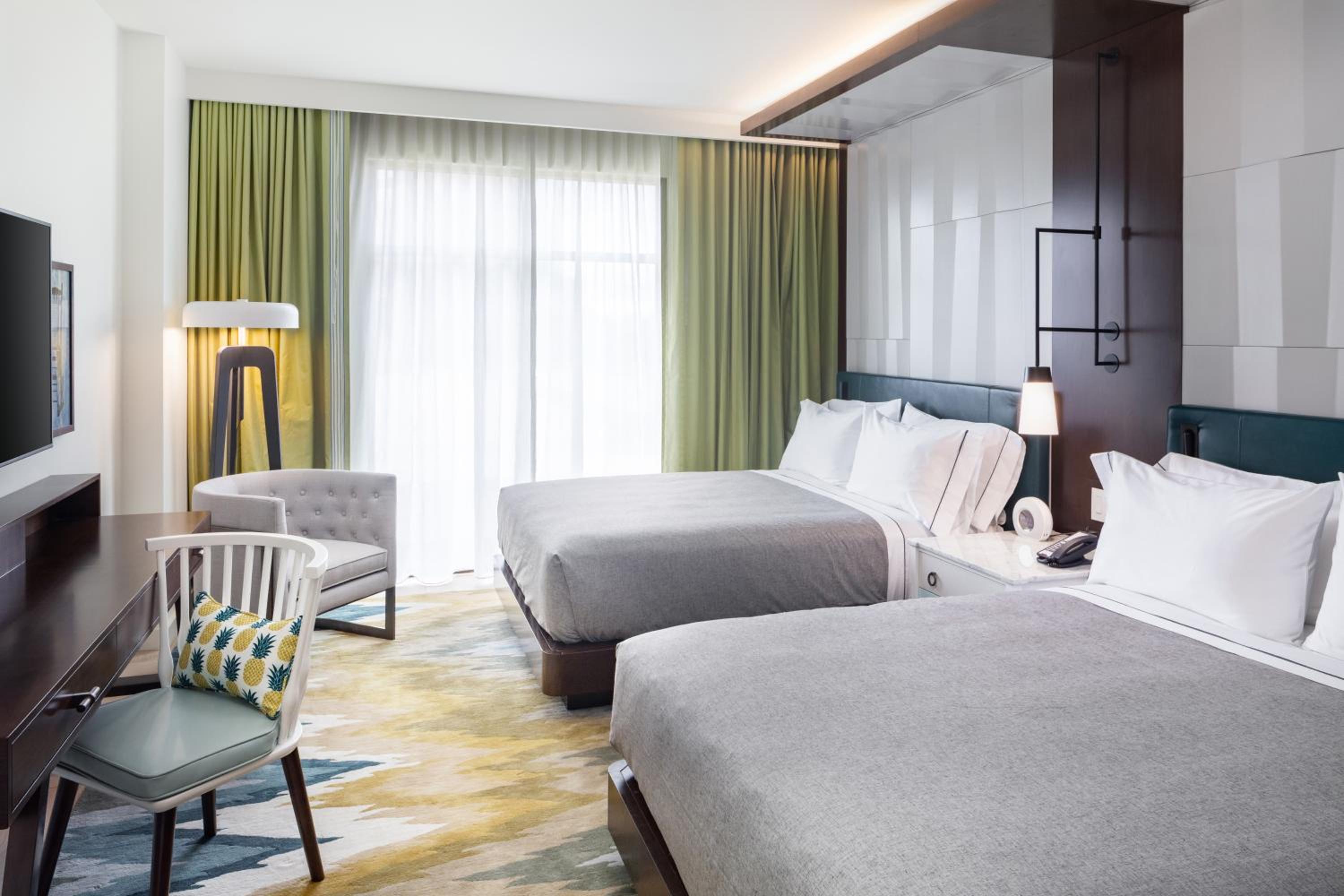 Queen Room with Two Queen Beds - Photo 4