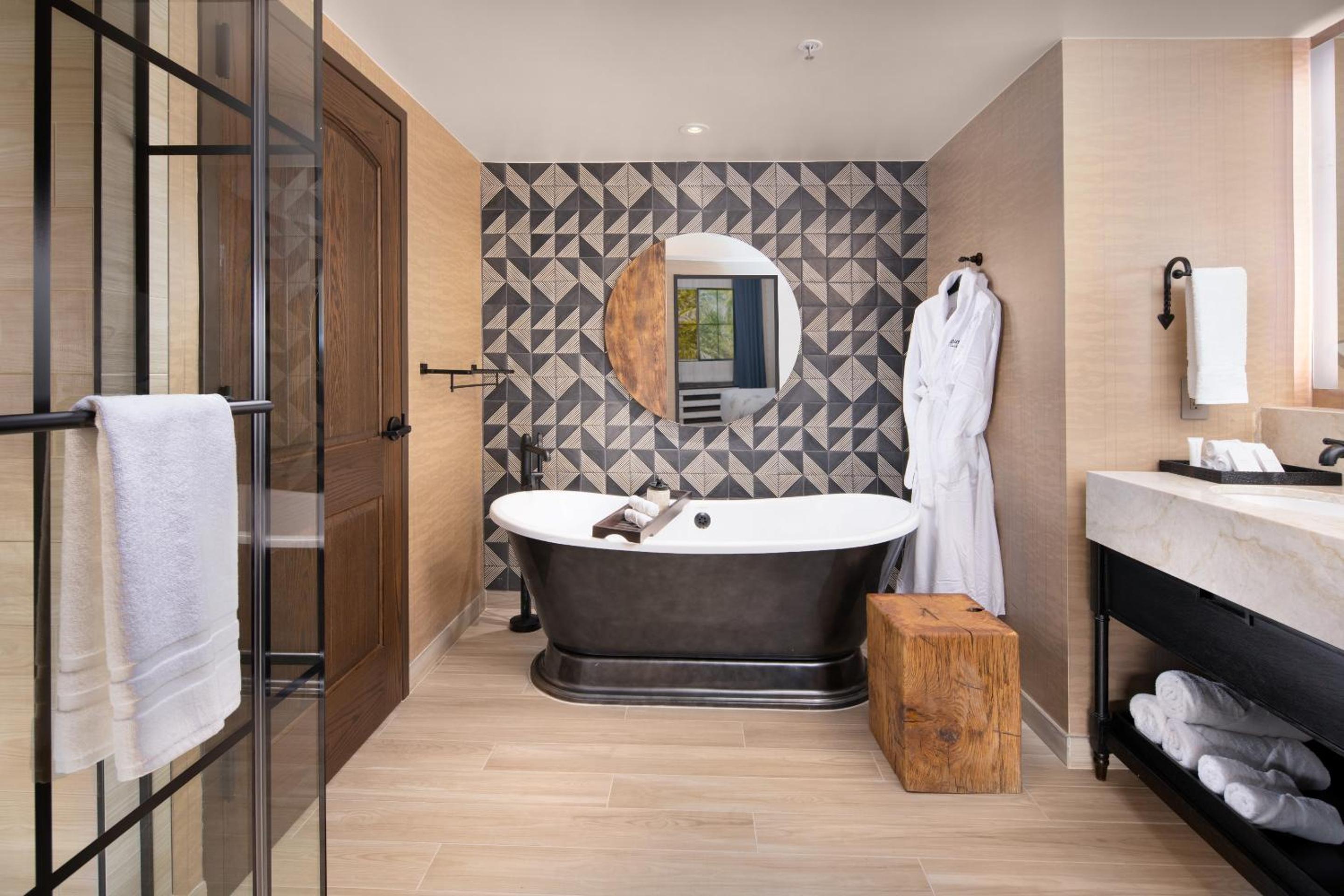 Luxe Lodge Suite - Photo 2