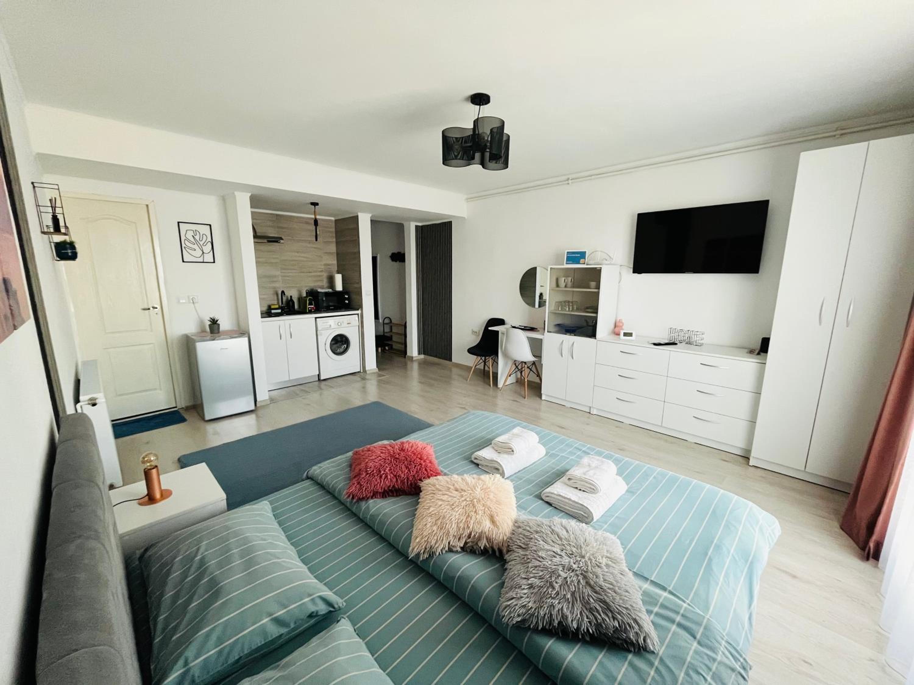 One-Bedroom Apartment photo 1
