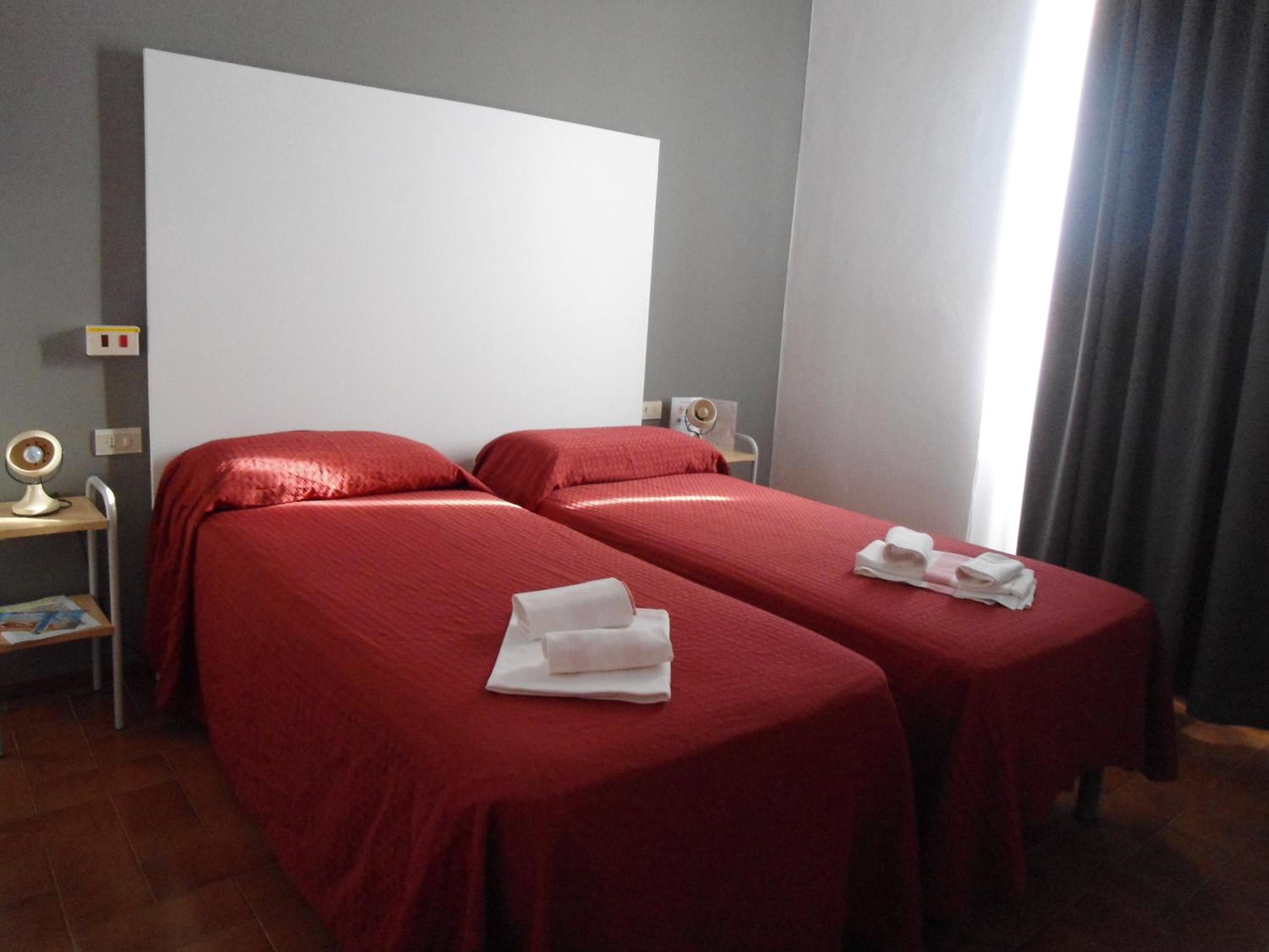 Economy Double Or Twin Room photo 2
