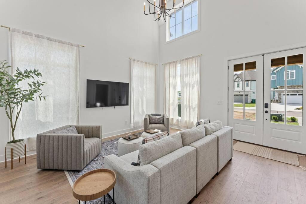Three-Bedroom House photo 1