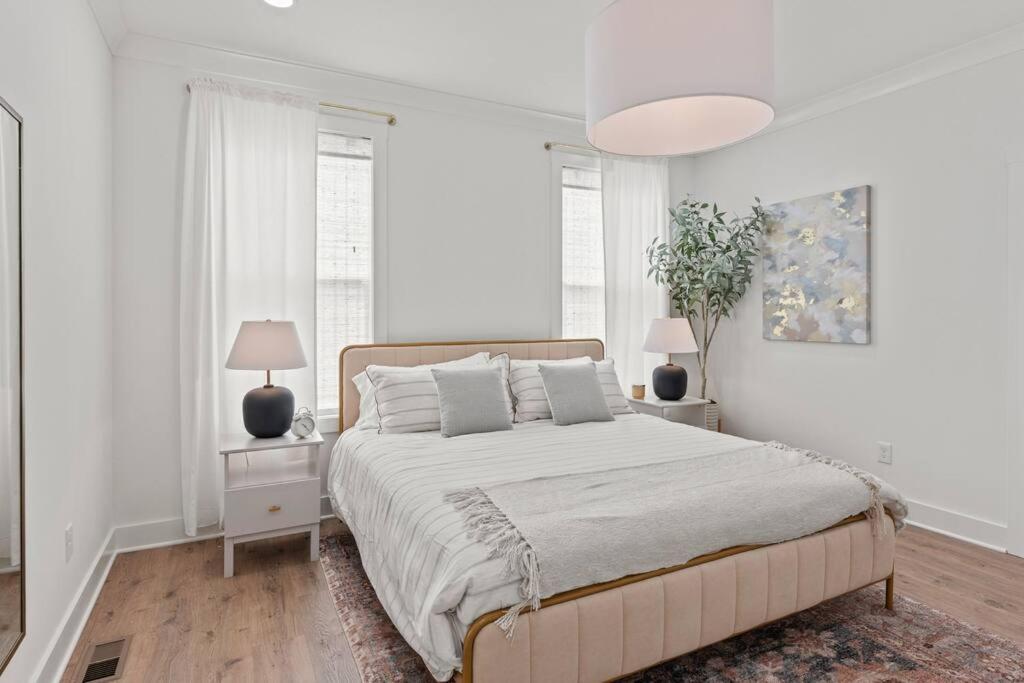 Three-Bedroom House photo 3