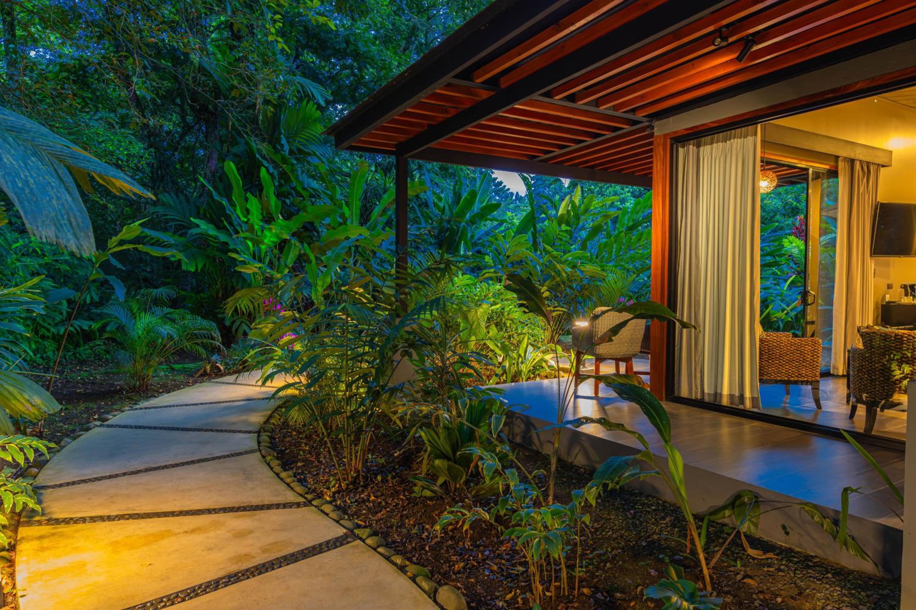 Garden Deluxe Bungalow with Spa photo 3