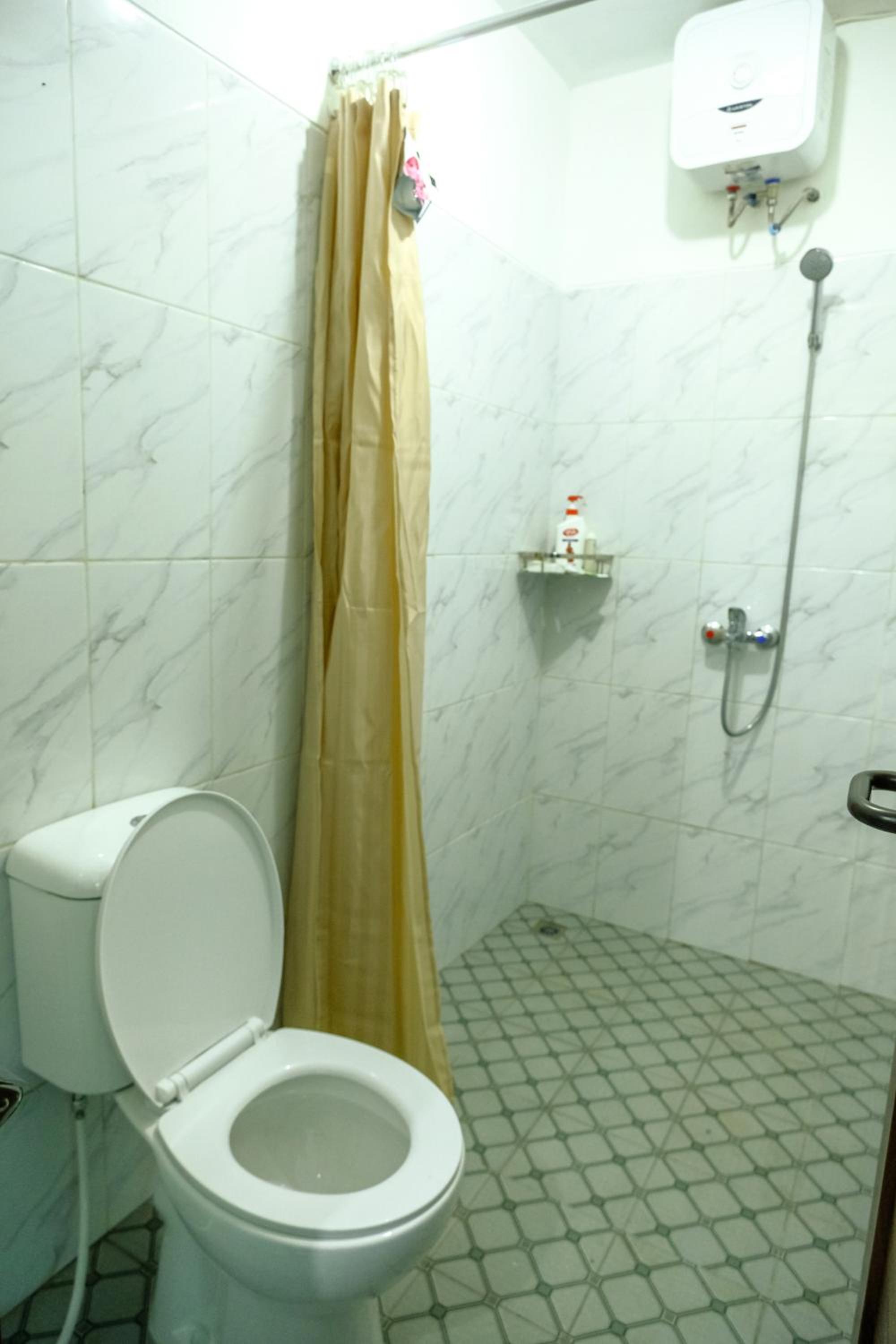 Five-Bedroom House photo 3