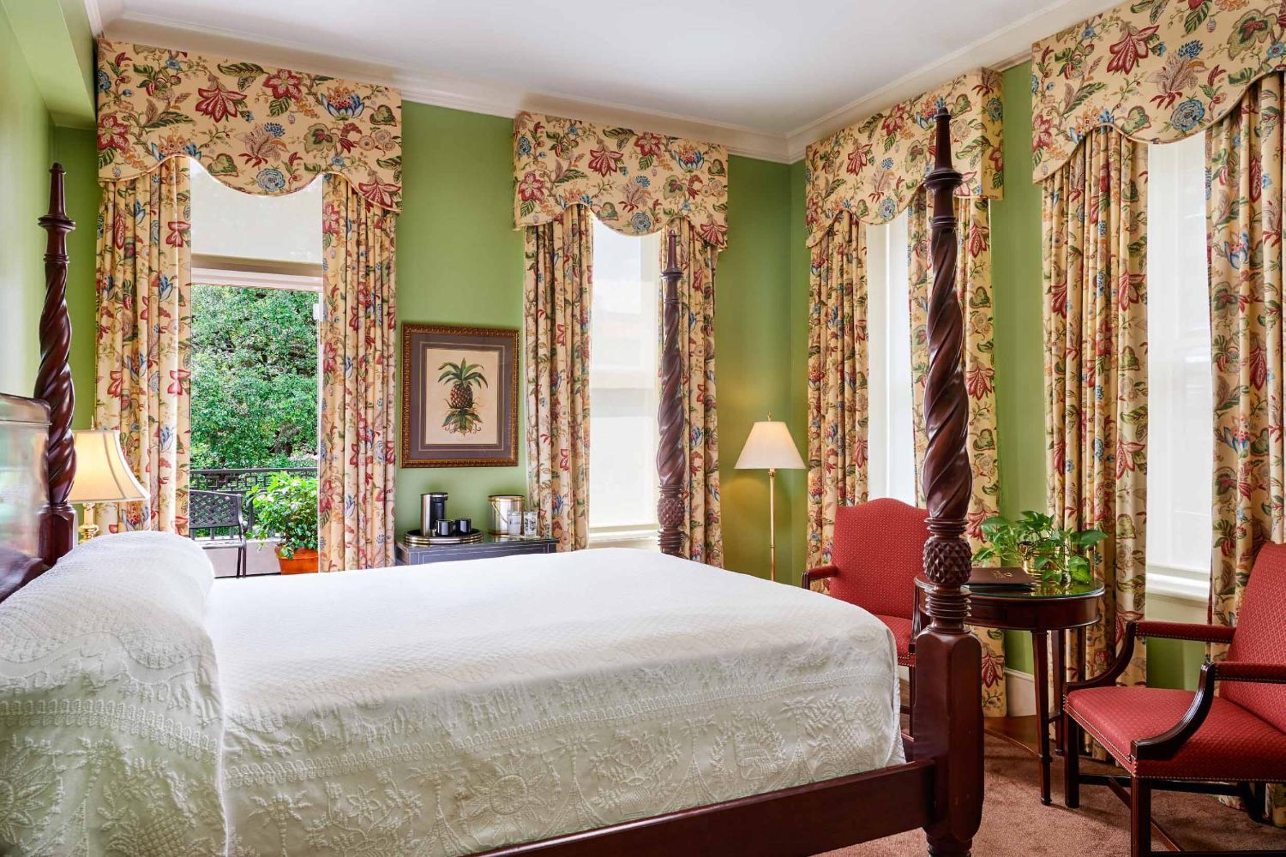 Deluxe Queen Room - Photo 1