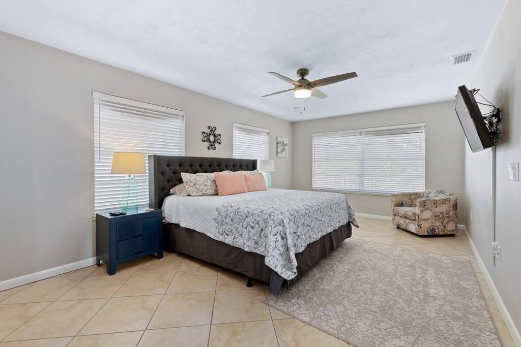 Three-Bedroom House photo 3