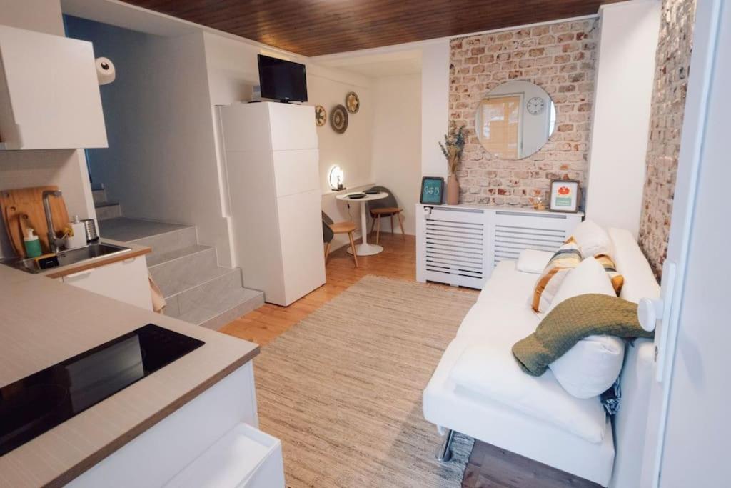 One-Bedroom Apartment photo 1