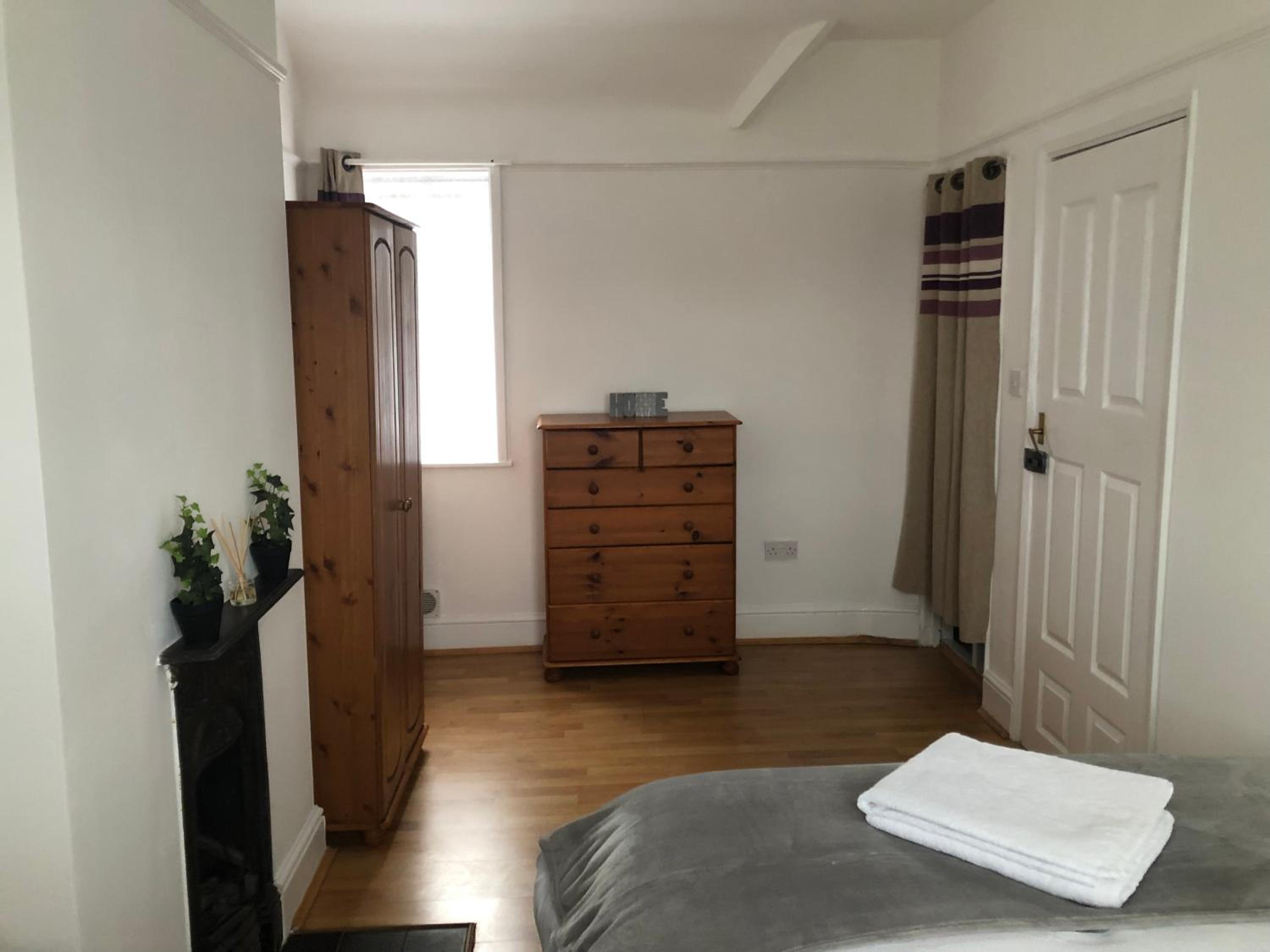 Three-Bedroom House photo 2
