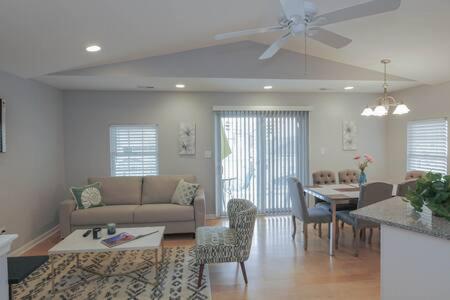 Family Room photo 3