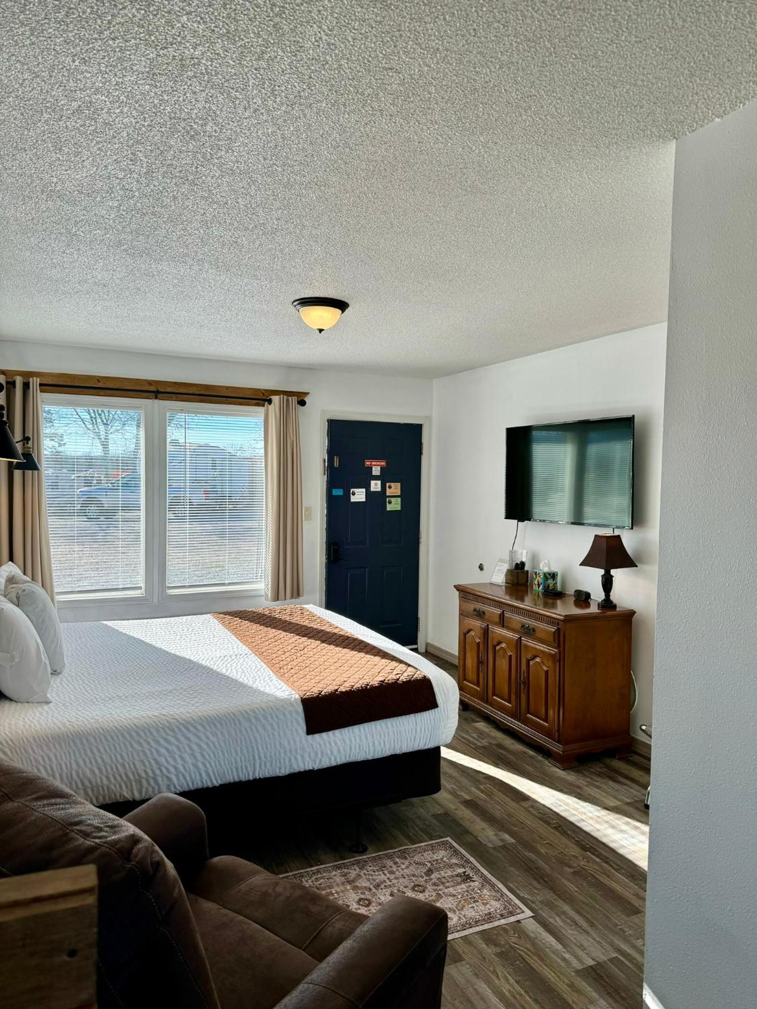 Suite with Mountain View - Photo 3