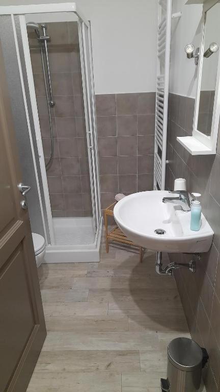 Double Room With Private Bathroom photo 3