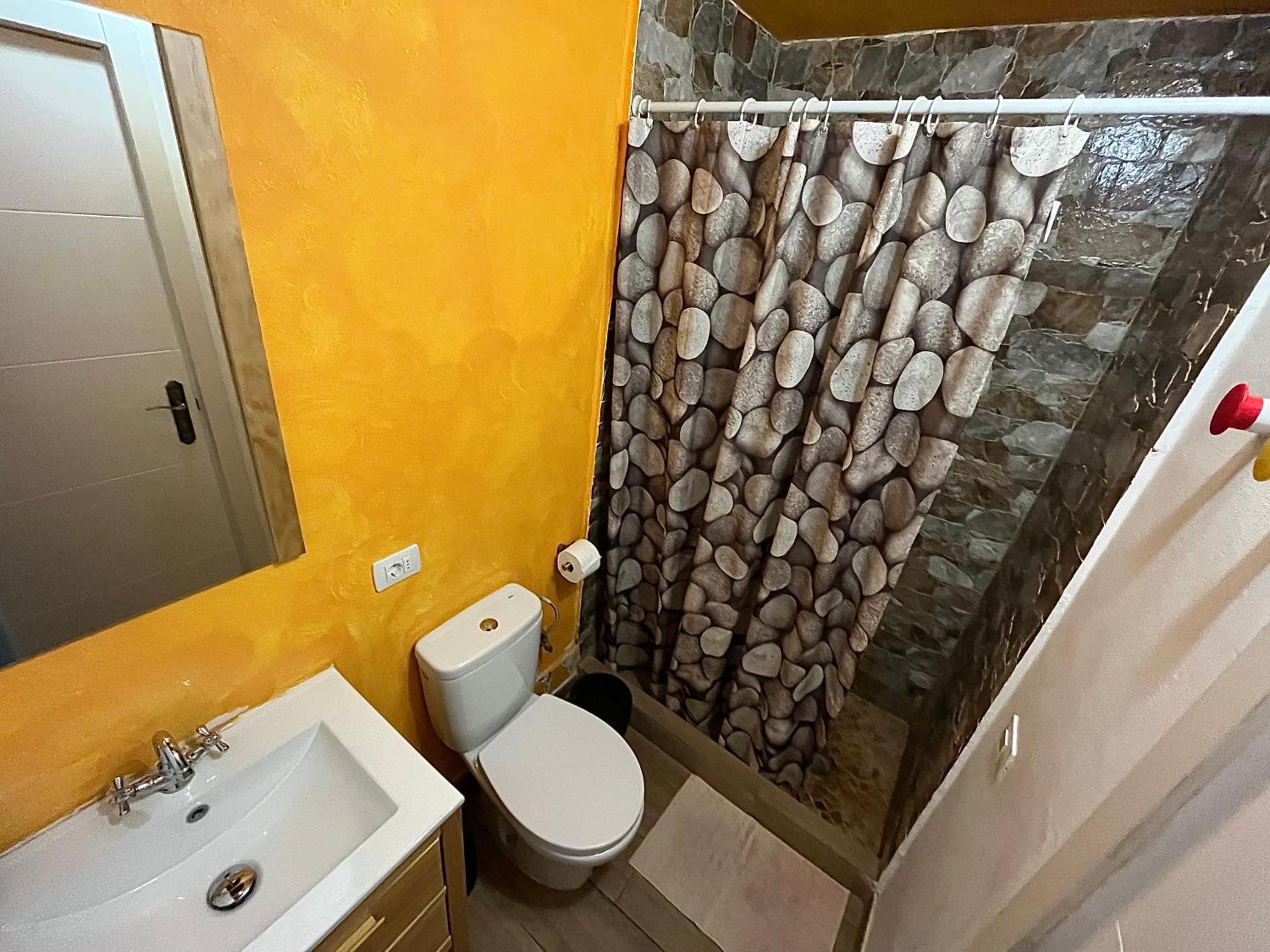Double Room with Private Bathroom - Photo 5