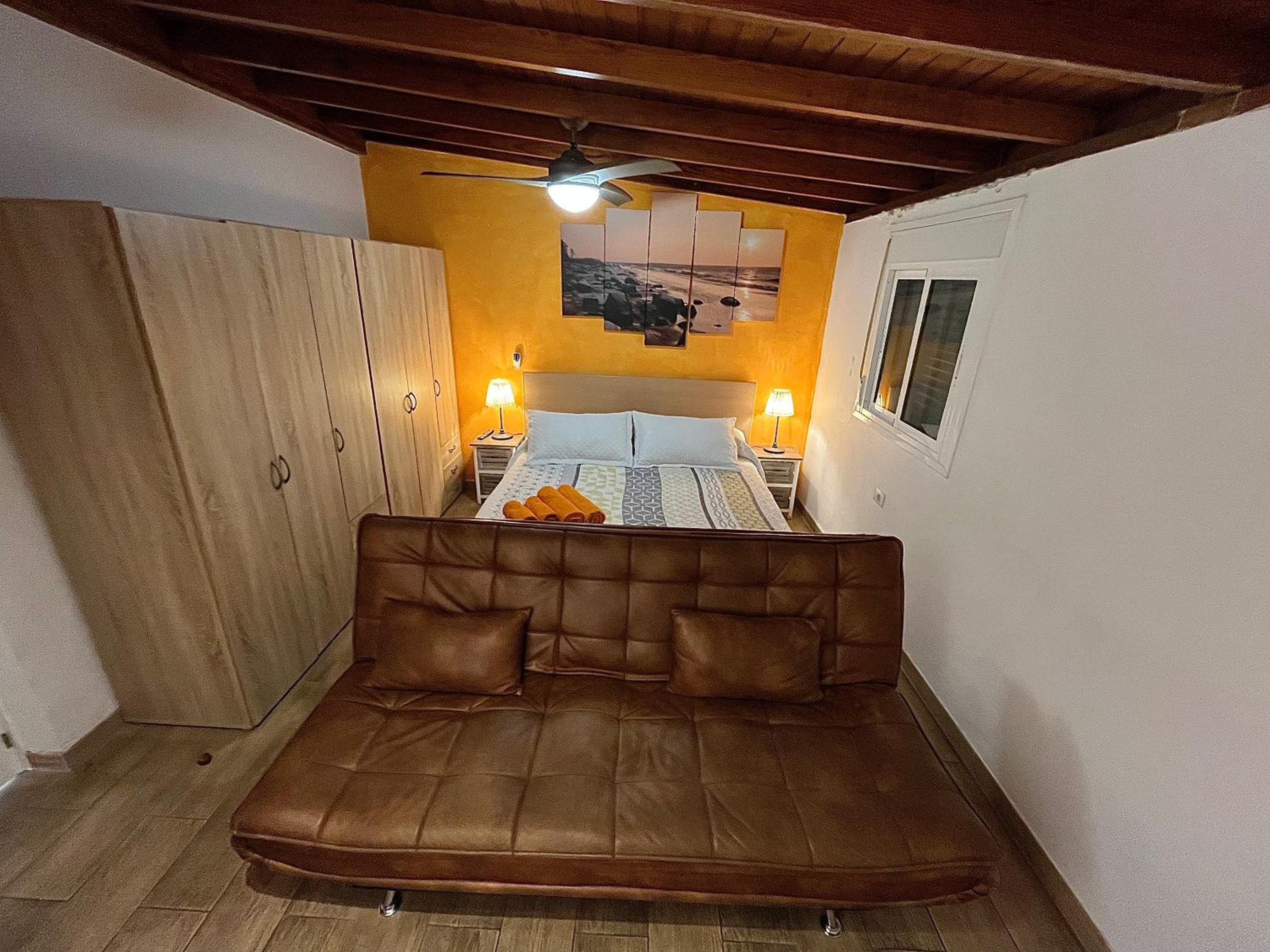 Double Room with Private Bathroom - Photo 6