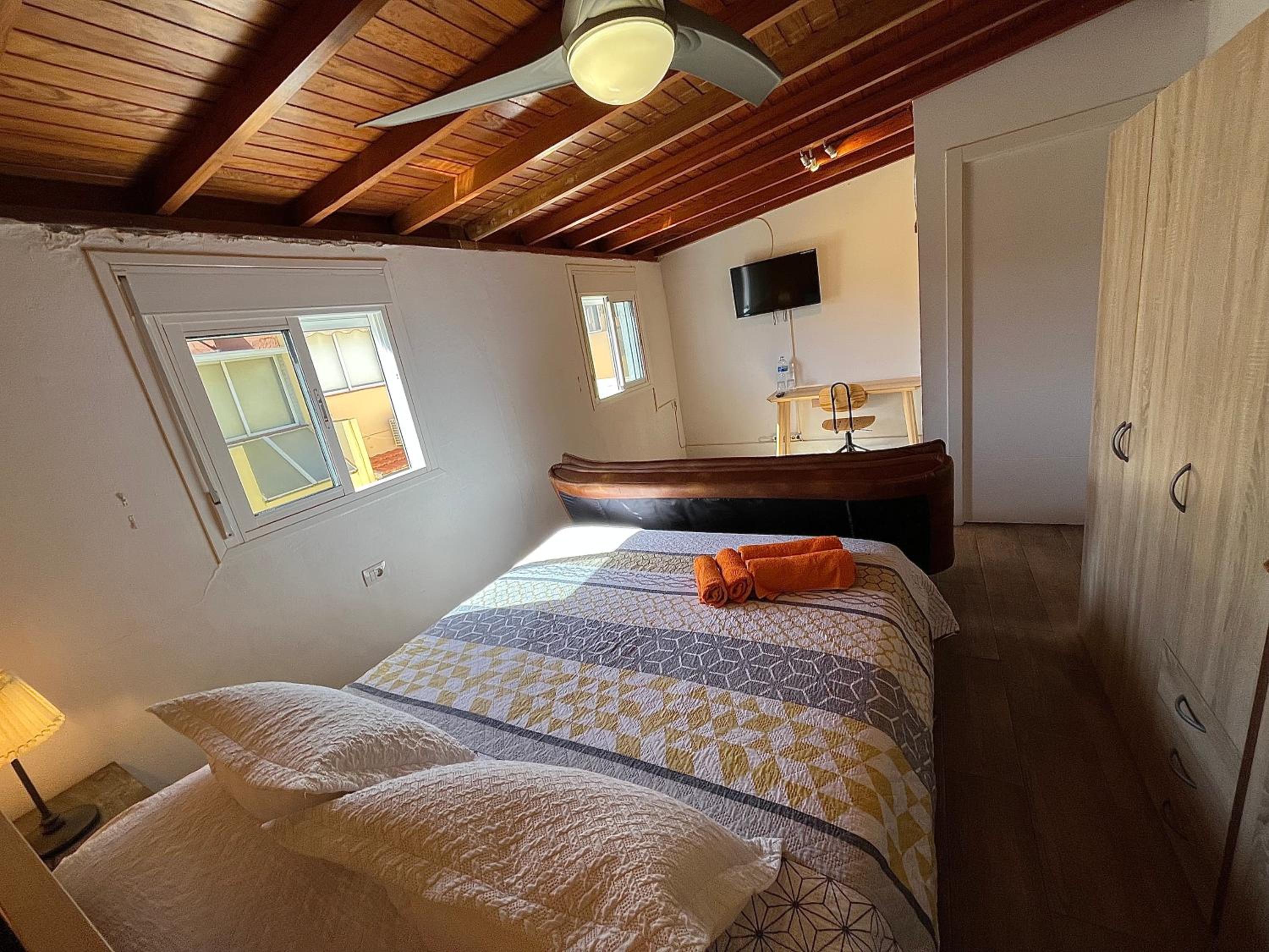 Double Room with Private Bathroom - Photo 7