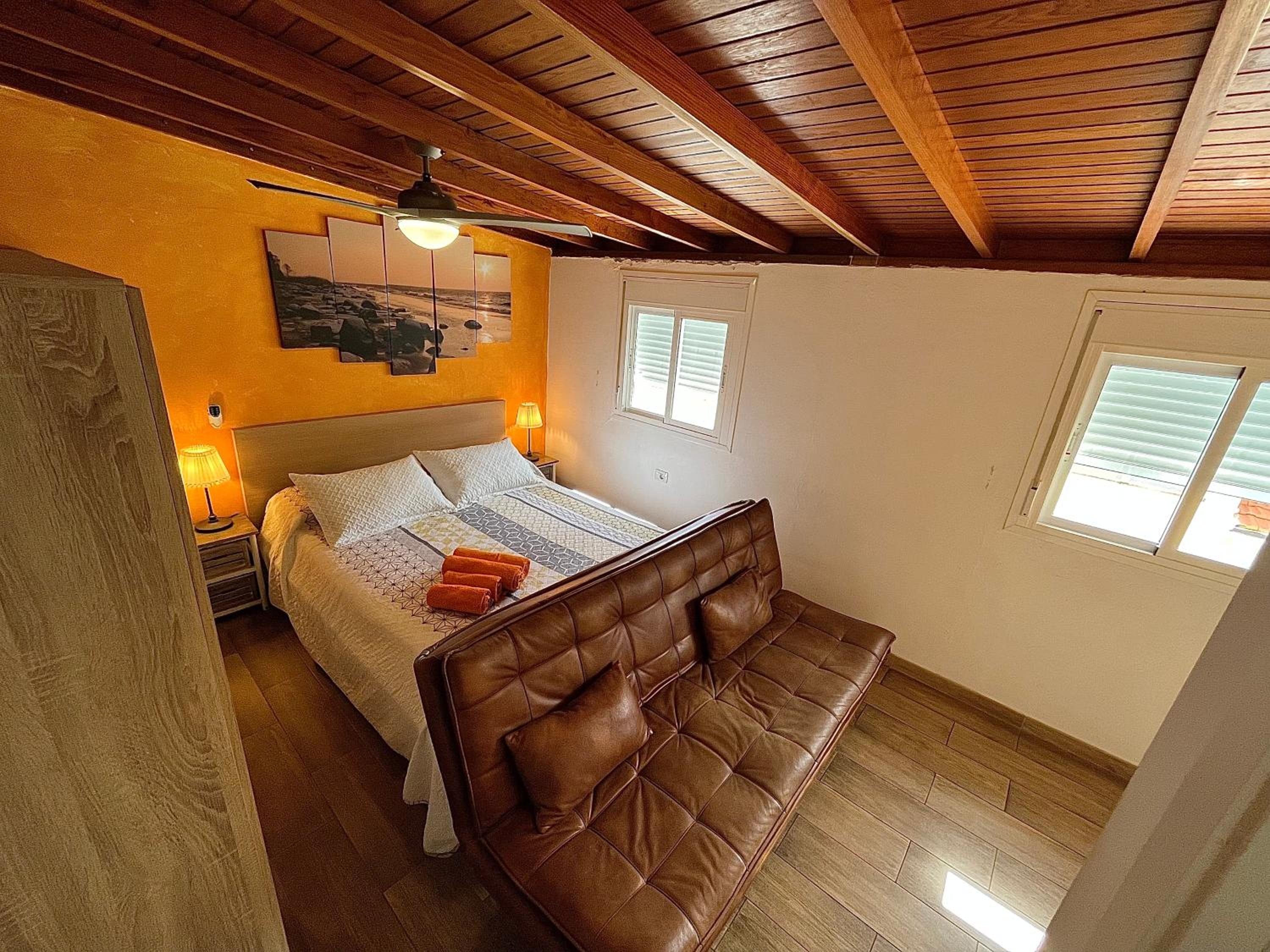 Double Room with Private Bathroom - Photo 8
