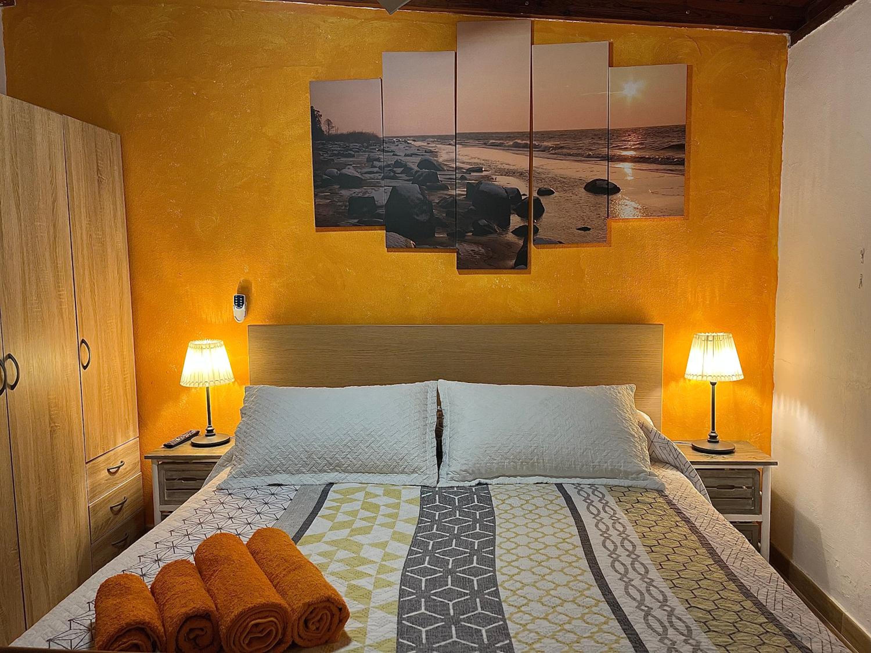 Double Room with Private Bathroom - Photo 1