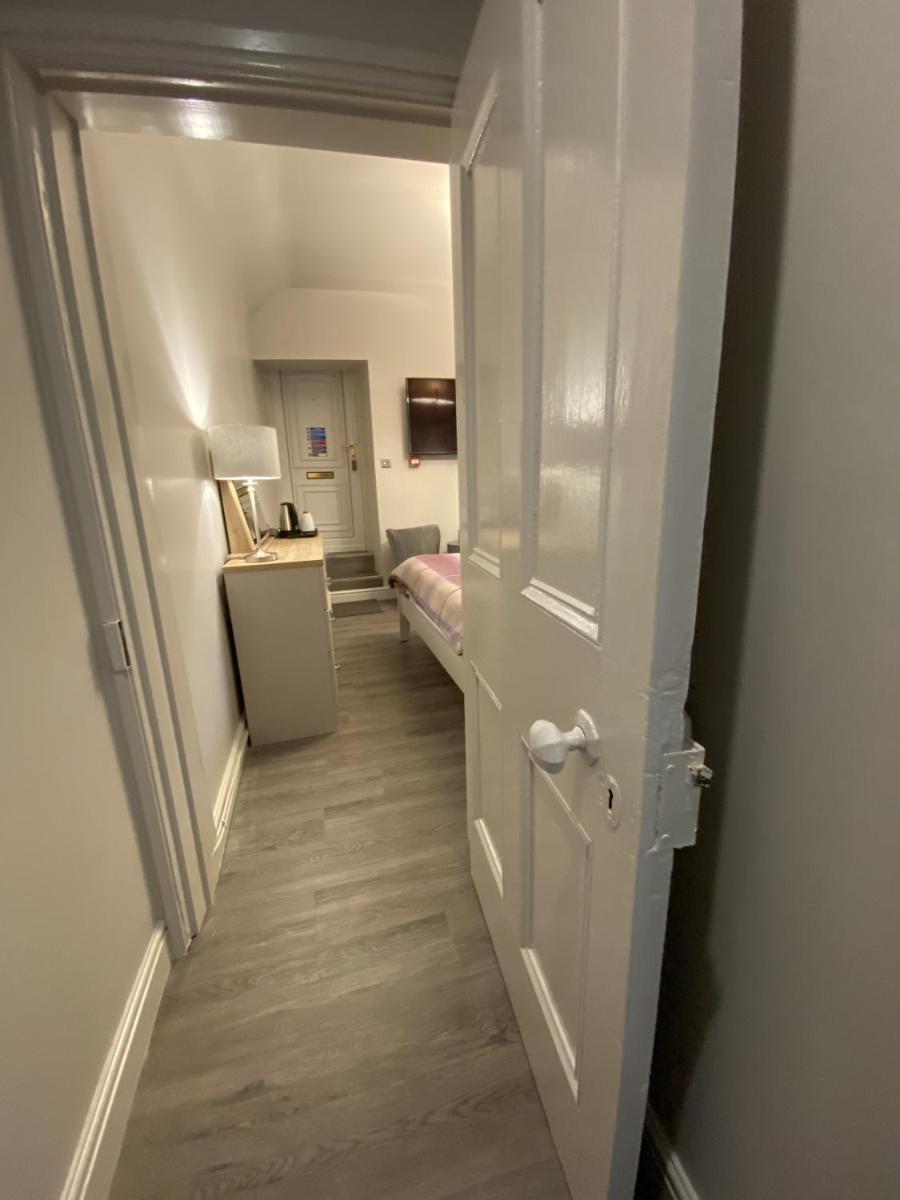 Twin Room with Private Bathroom