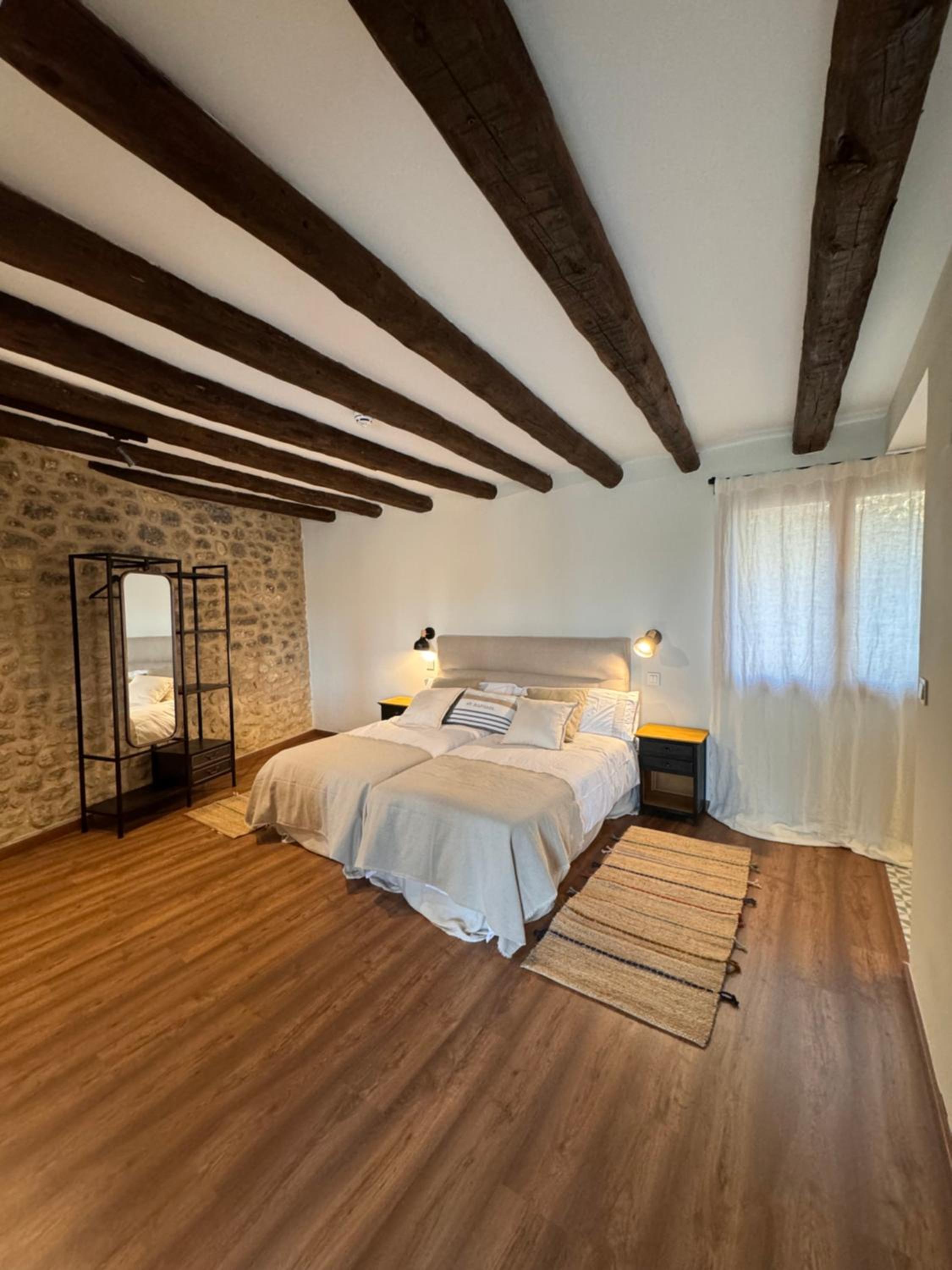 Studio Apartment with Queen Bed photo 2