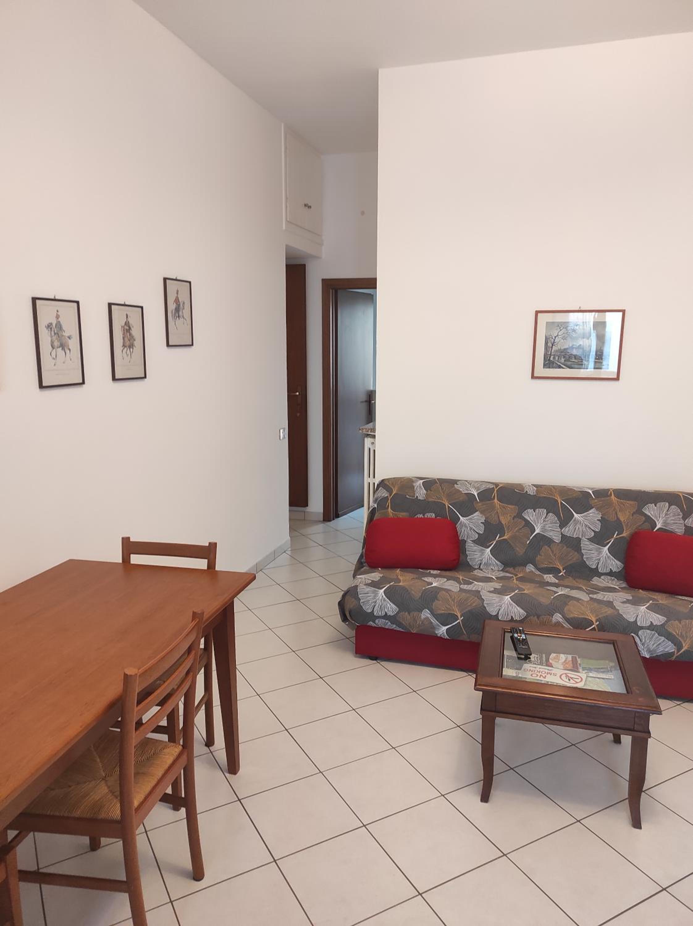 One-Bedroom Apartment photo 1
