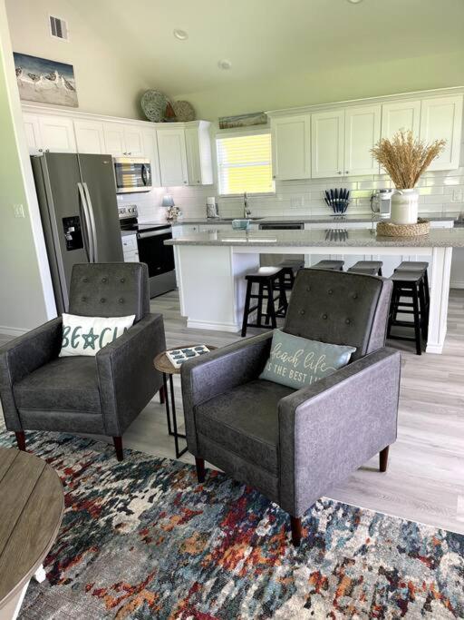 Three-Bedroom House photo 2