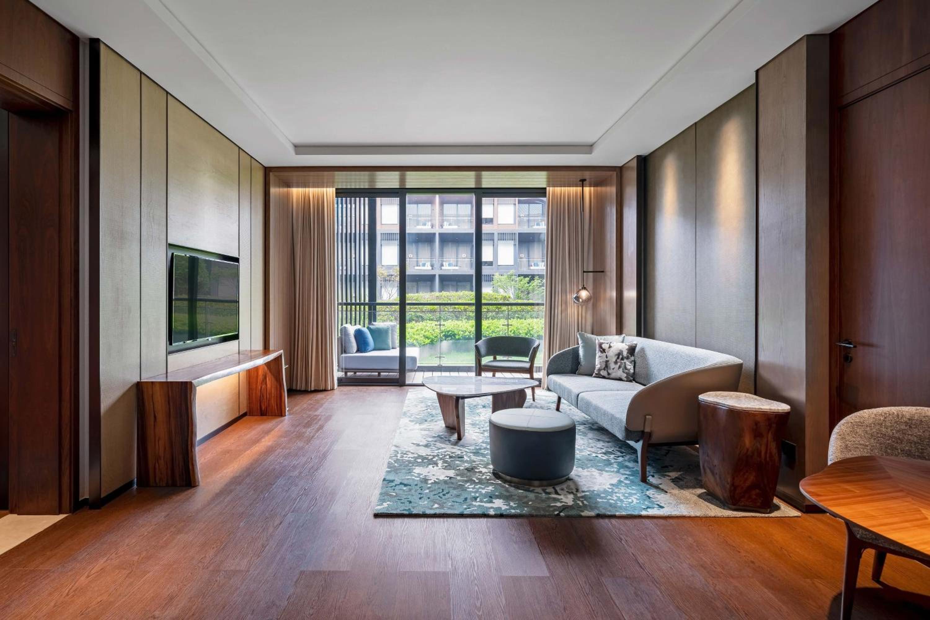 Deluxe Garden-view Suite - Photo 4