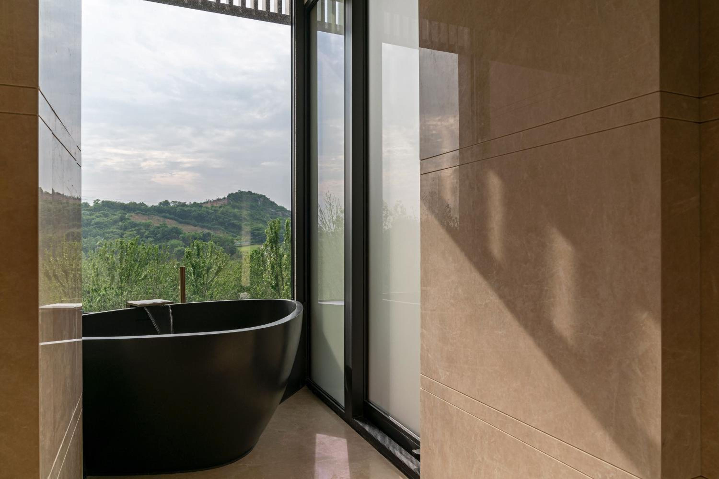 Private Hot Spring Garden-view King Room - Photo 4