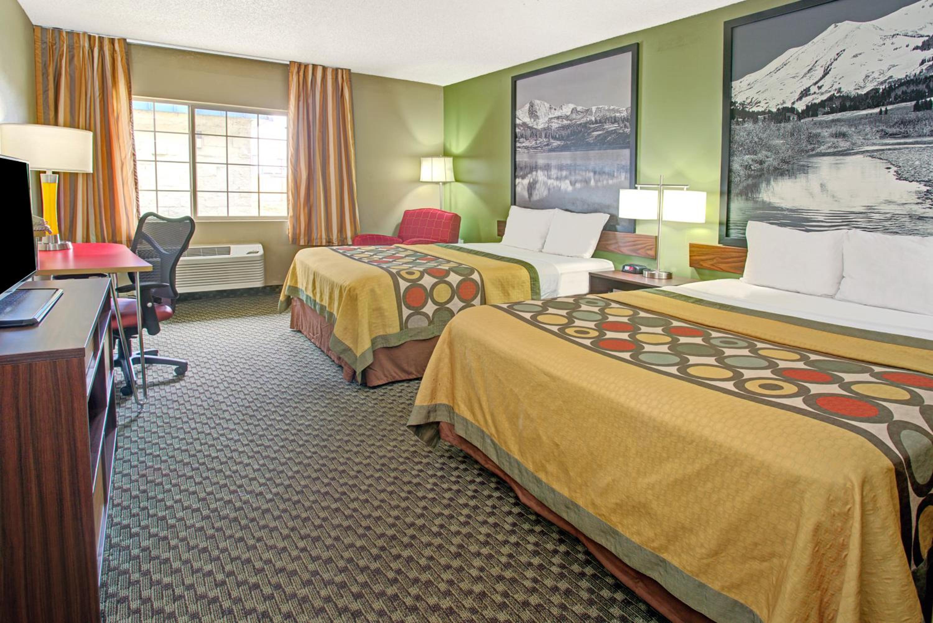 Queen Room with Two Queen Beds - Non-Smoking - Photo 1