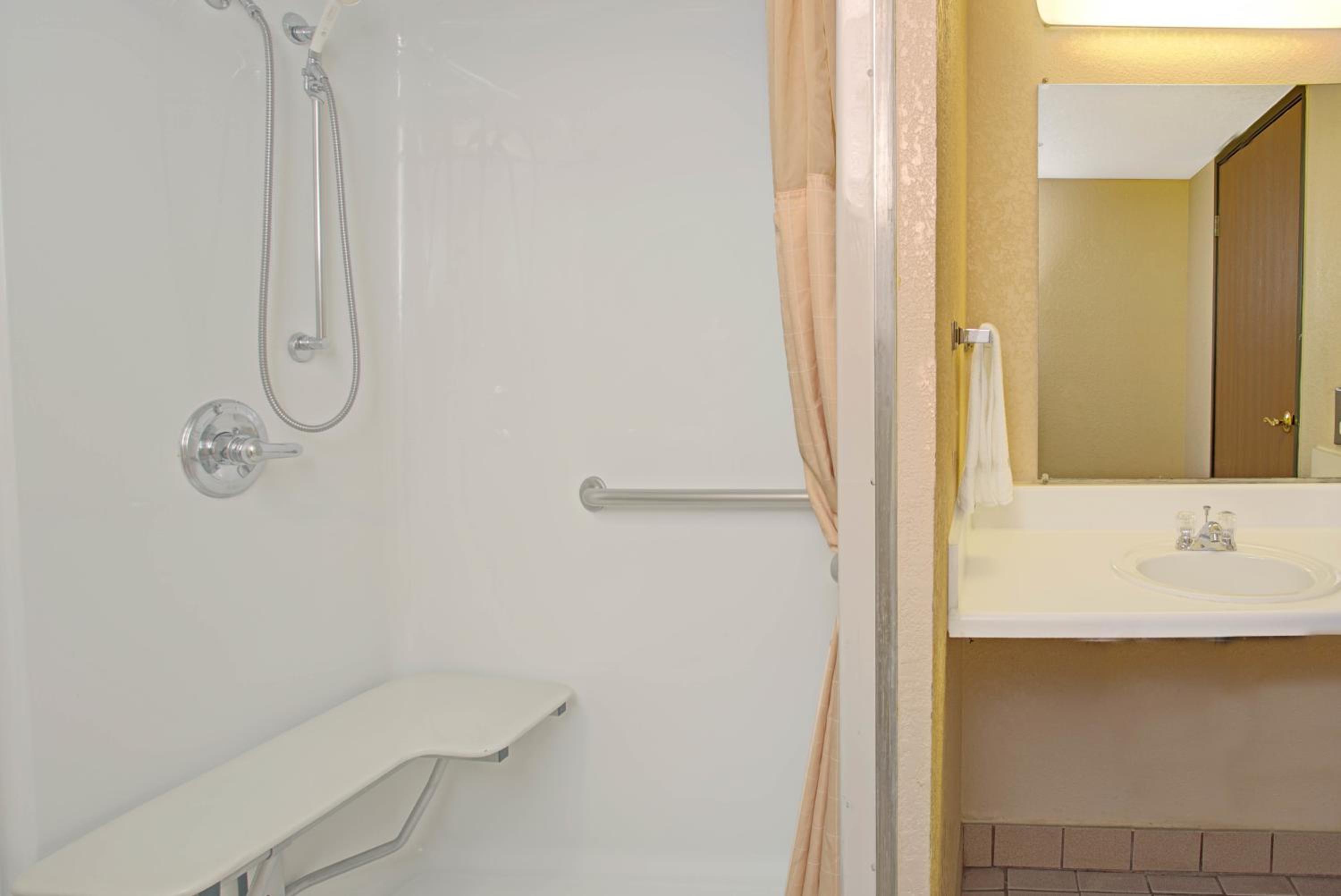 King Room - Mobility Access/Non-Smoking - Photo 2