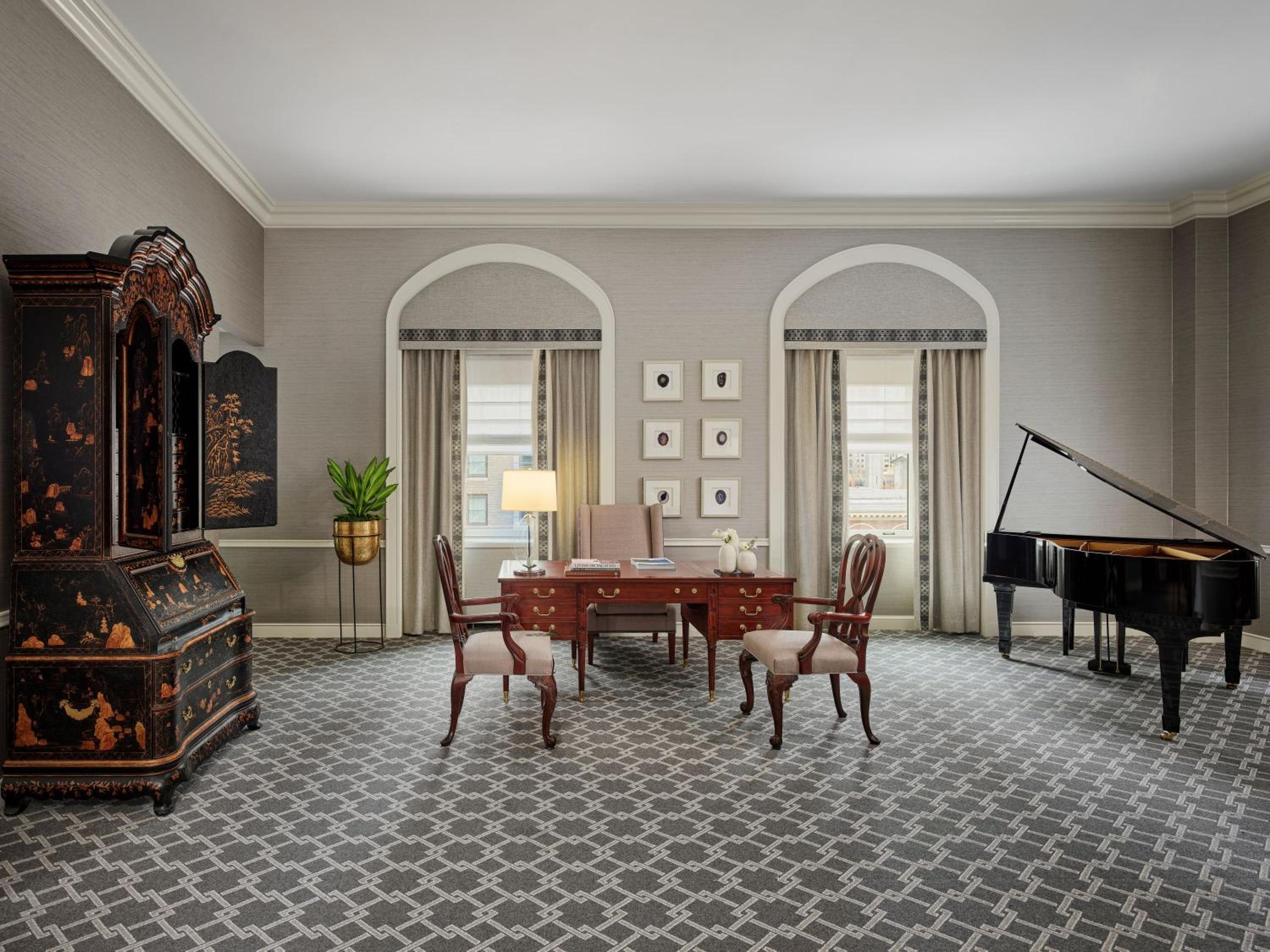 Olympic Presidential Suite with One King Room and Two Bathrooms