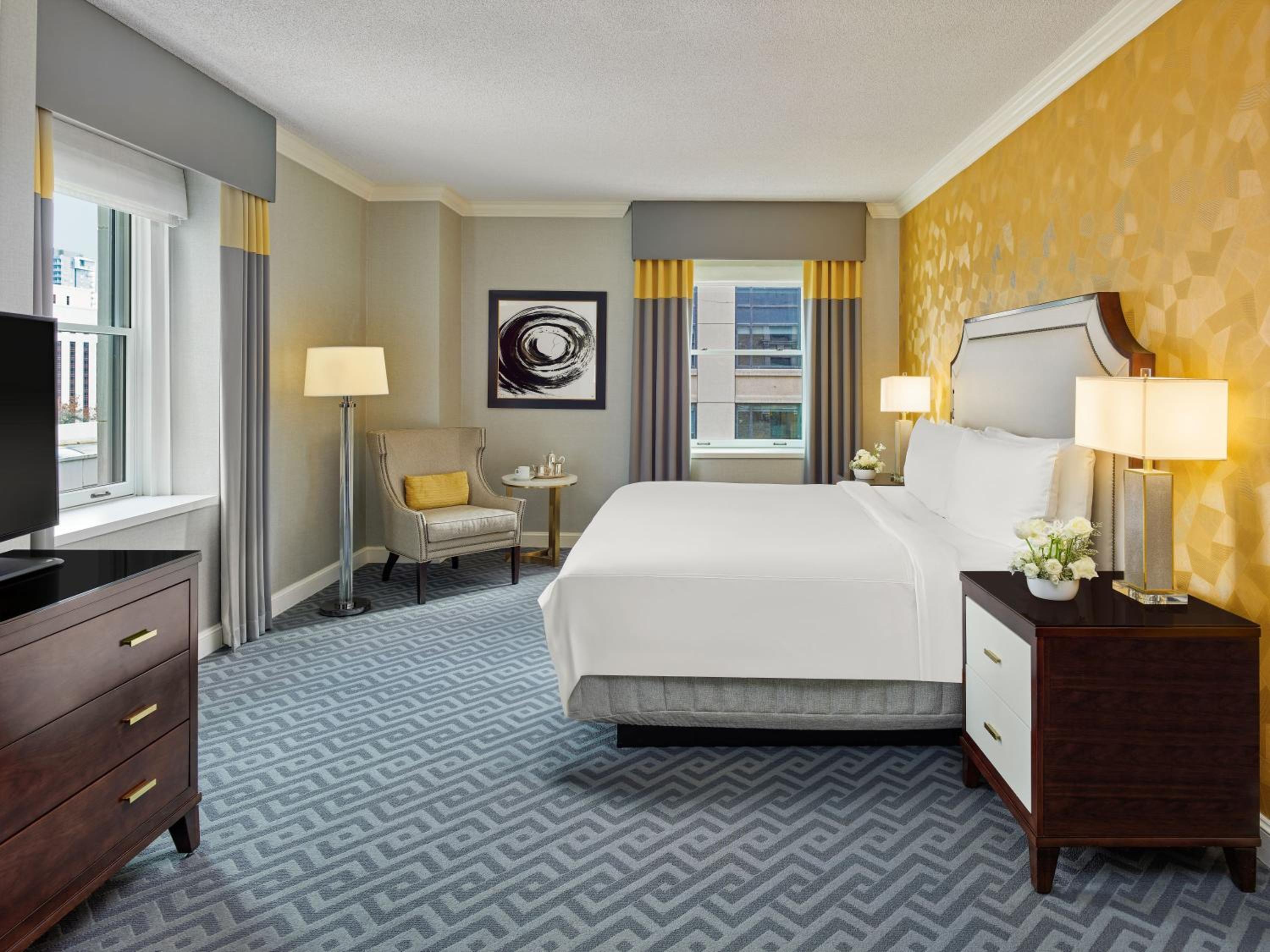 Deluxe King Room with View - Corner Room - Photo 4