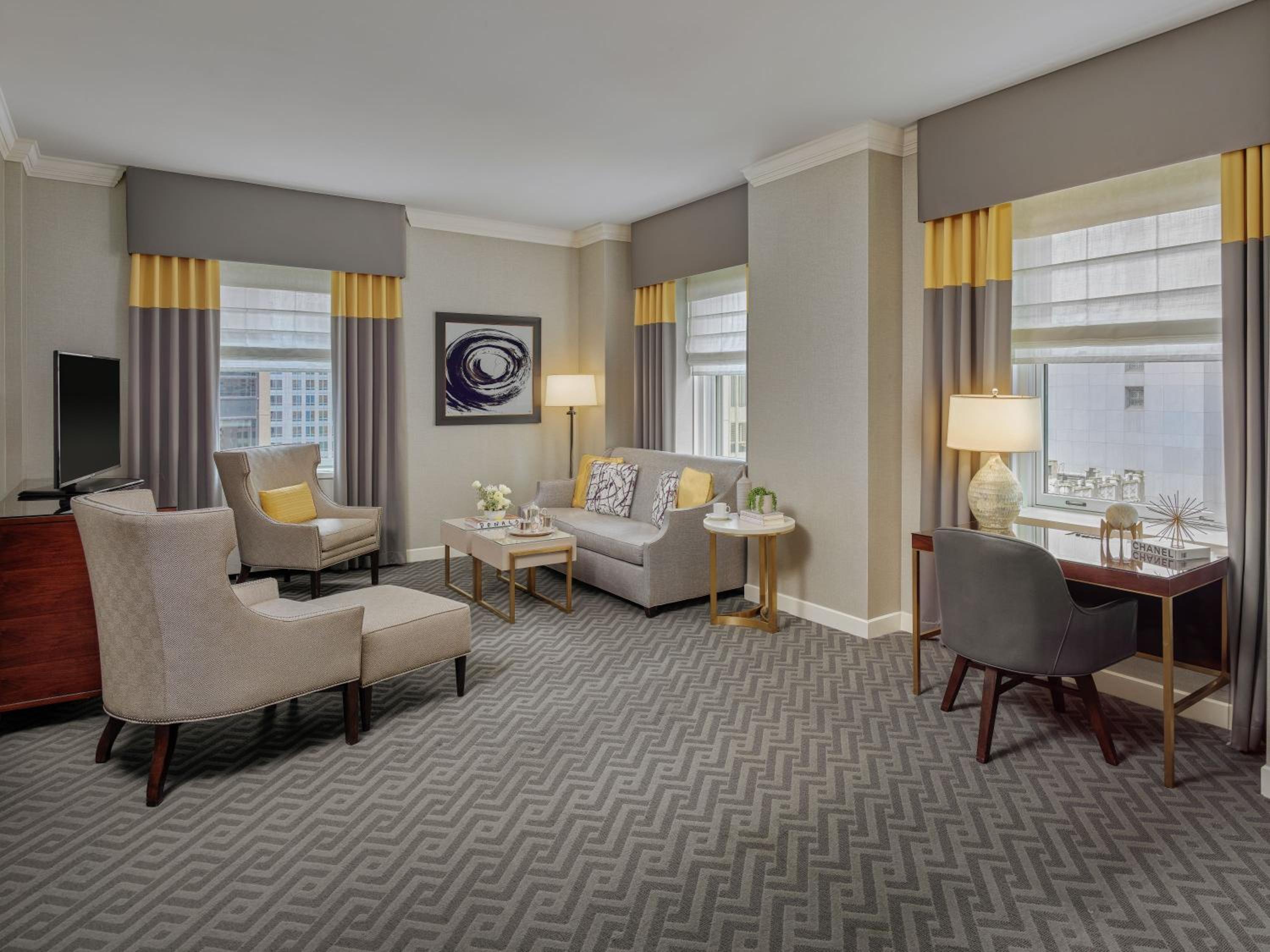 Deluxe King Room with View - Corner Room - Photo 1