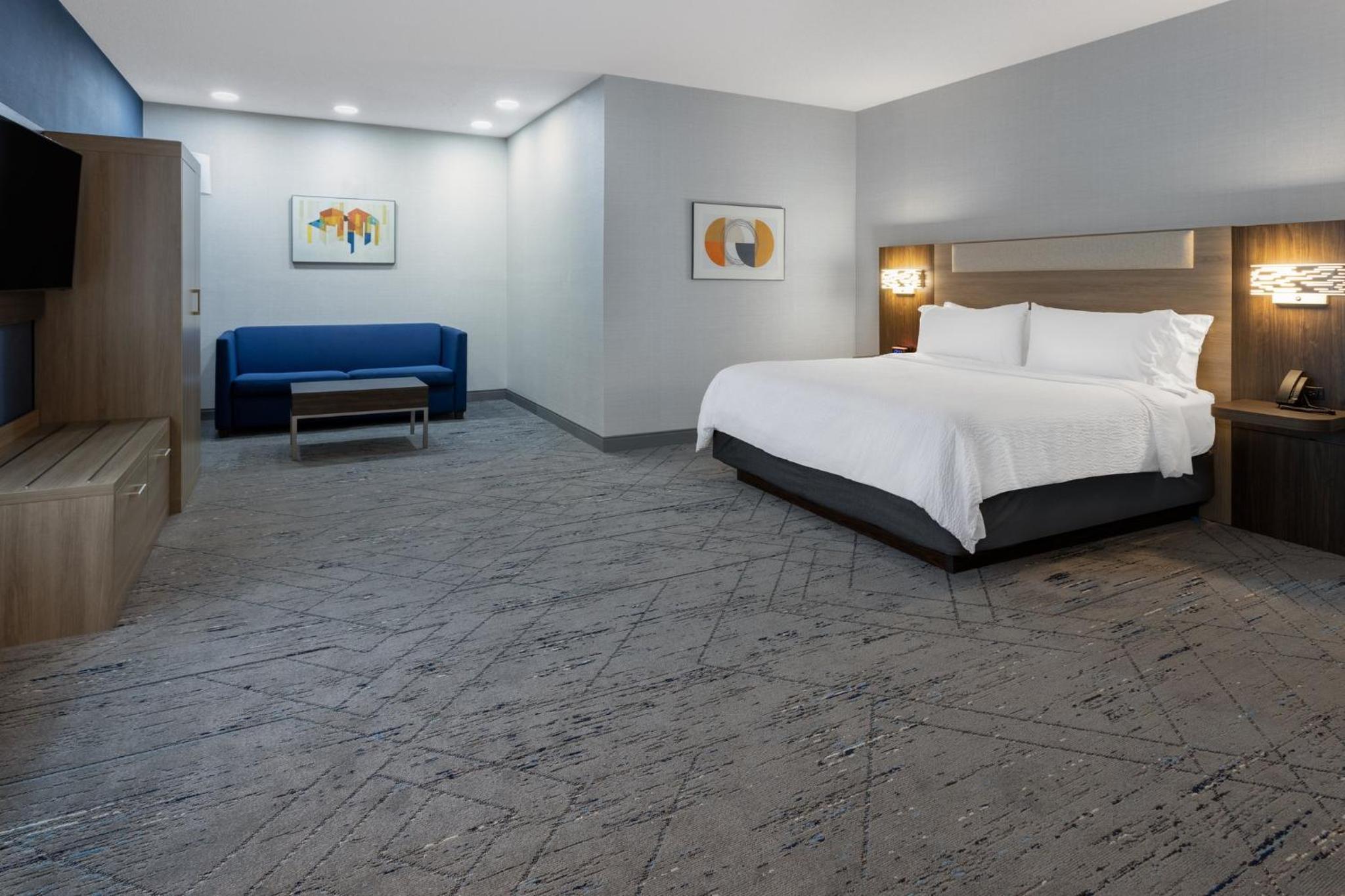 King Suite - Photo 2