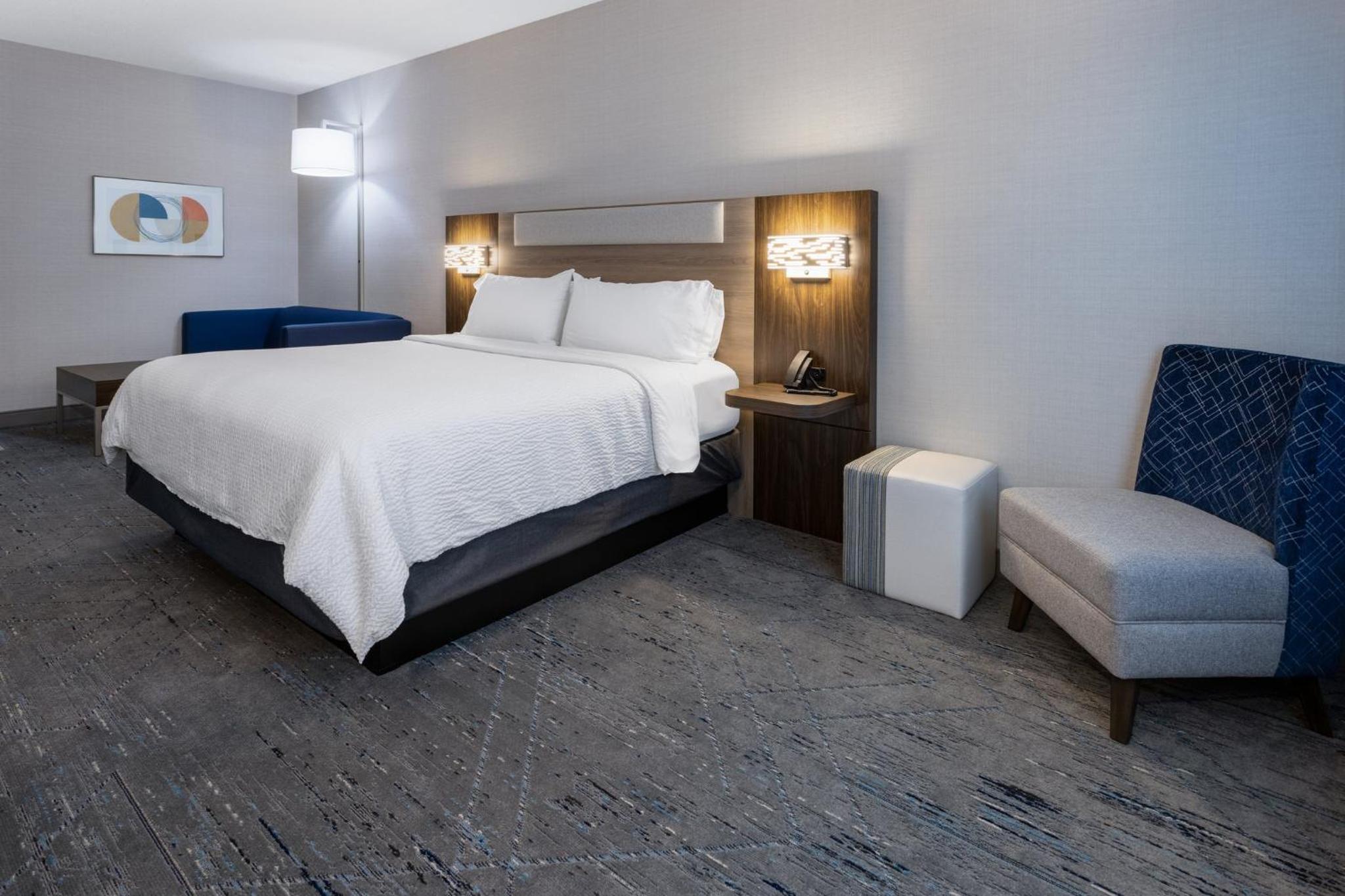 Standard King Room with Extra Floor Space - Photo 1