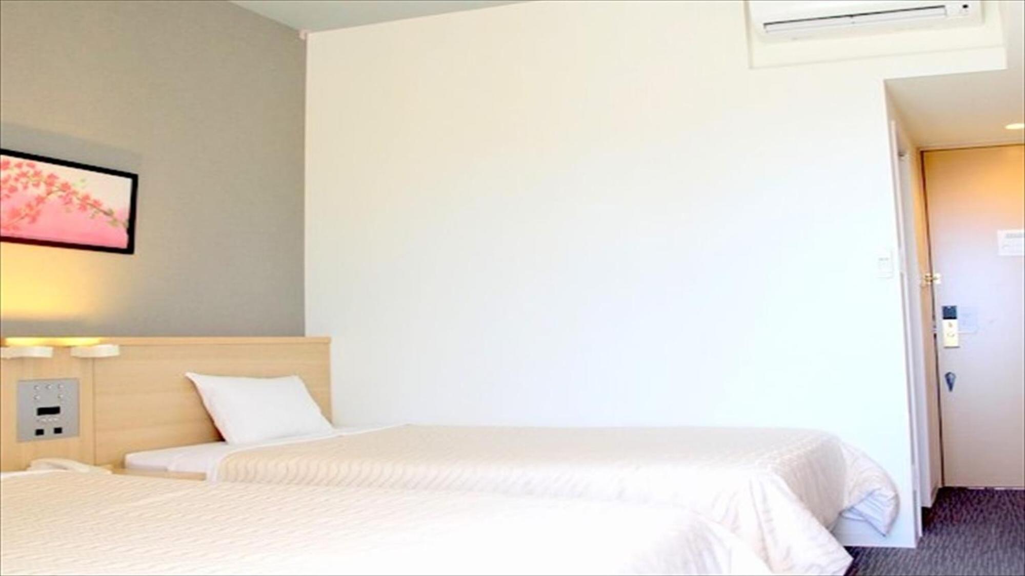 Economy Twin Room - Photo 6