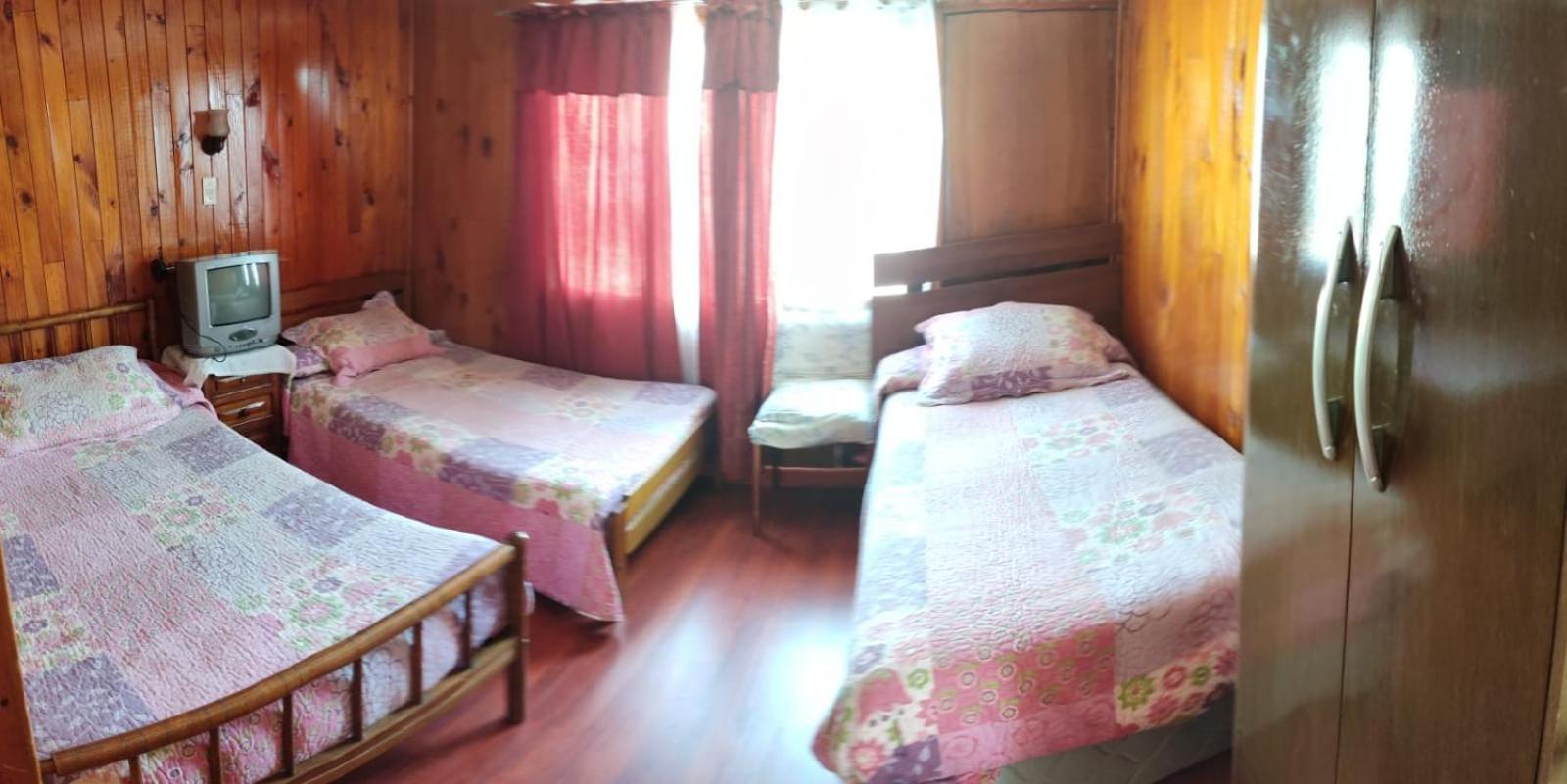 Basic Triple Room with Shared Bathroom photo 3