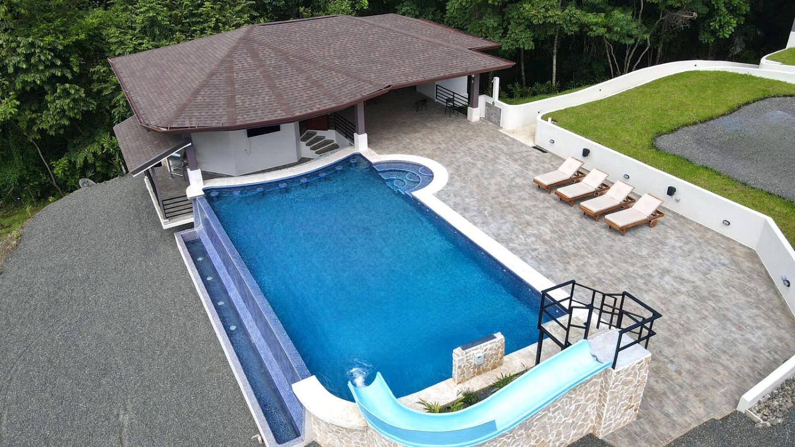 Villa photo 2