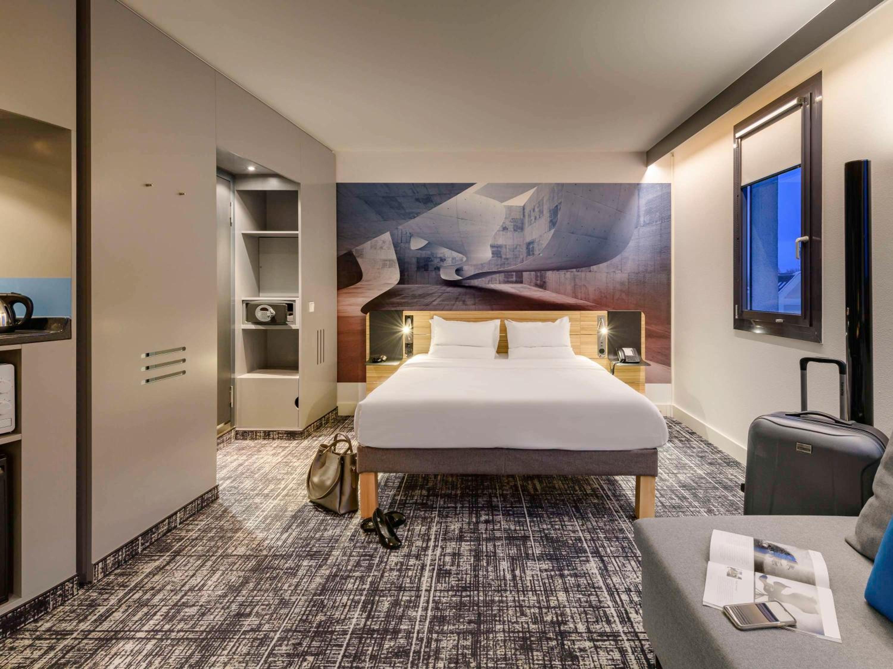 Standard Suite with One Double Bed and One Sofa photo 1