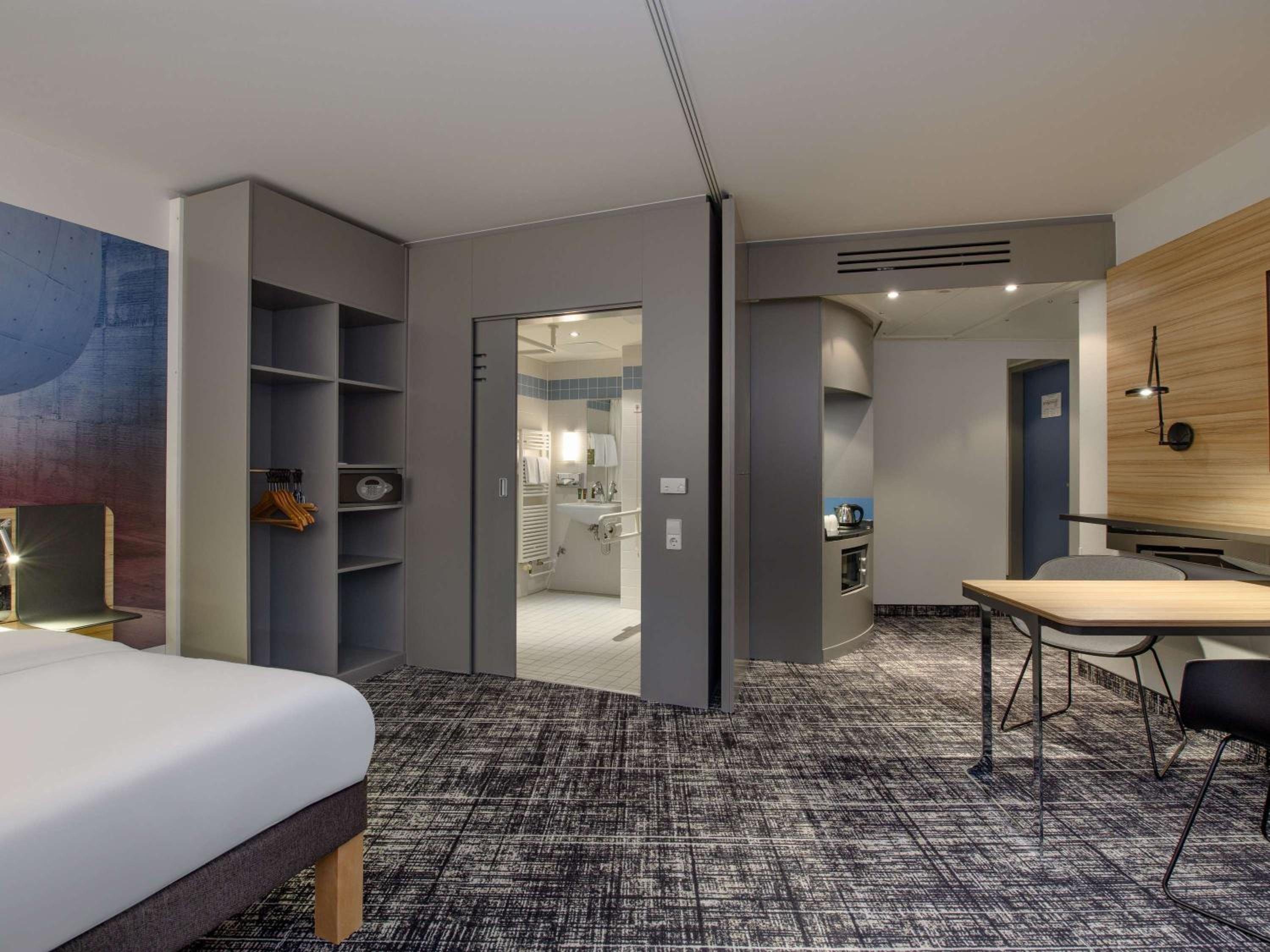 Standard Suite with One Double Bed and Single Sofa Bed photo 2