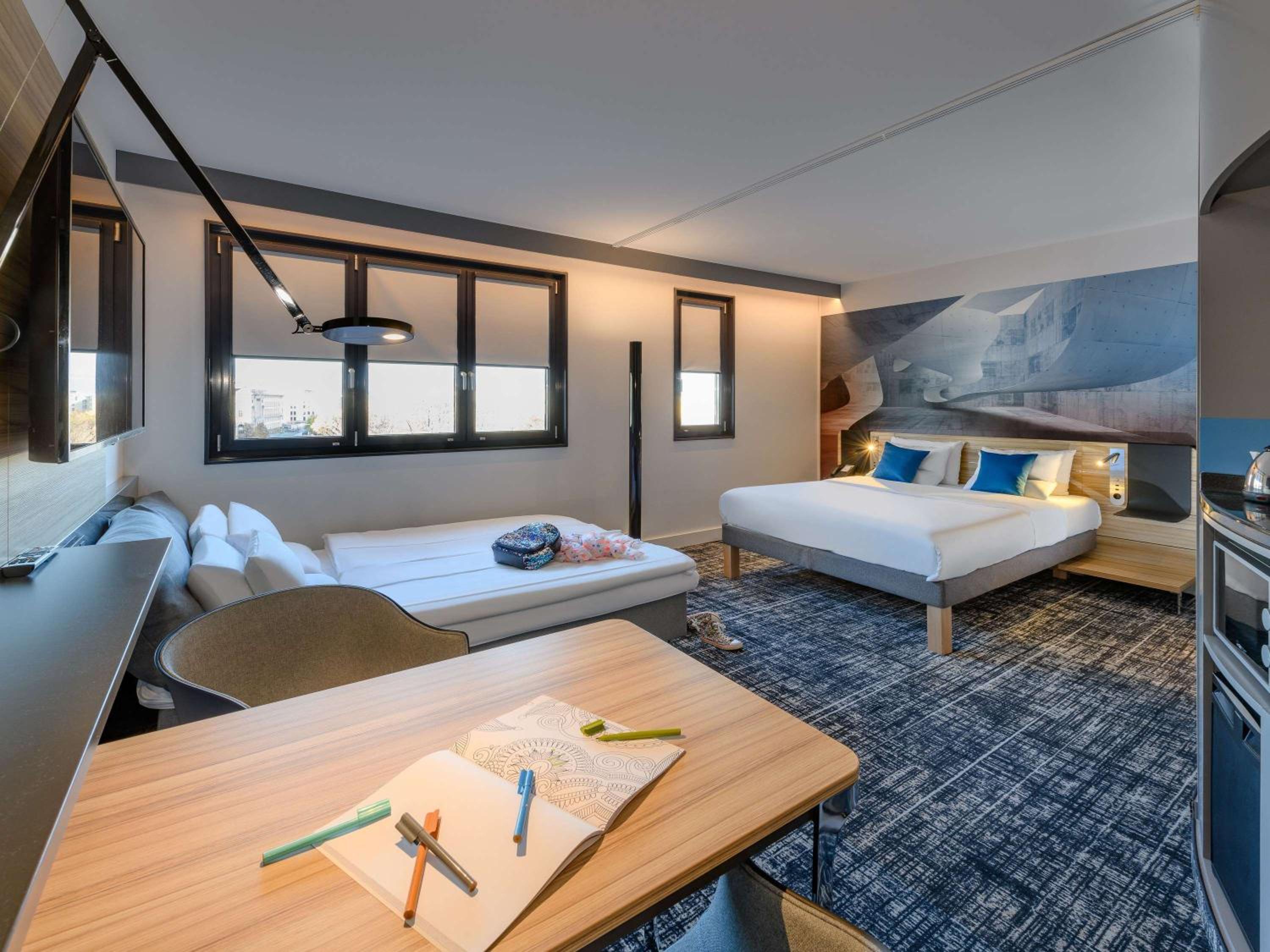 Standard Suite with One Double Bed and Single Sofa Bed photo 3