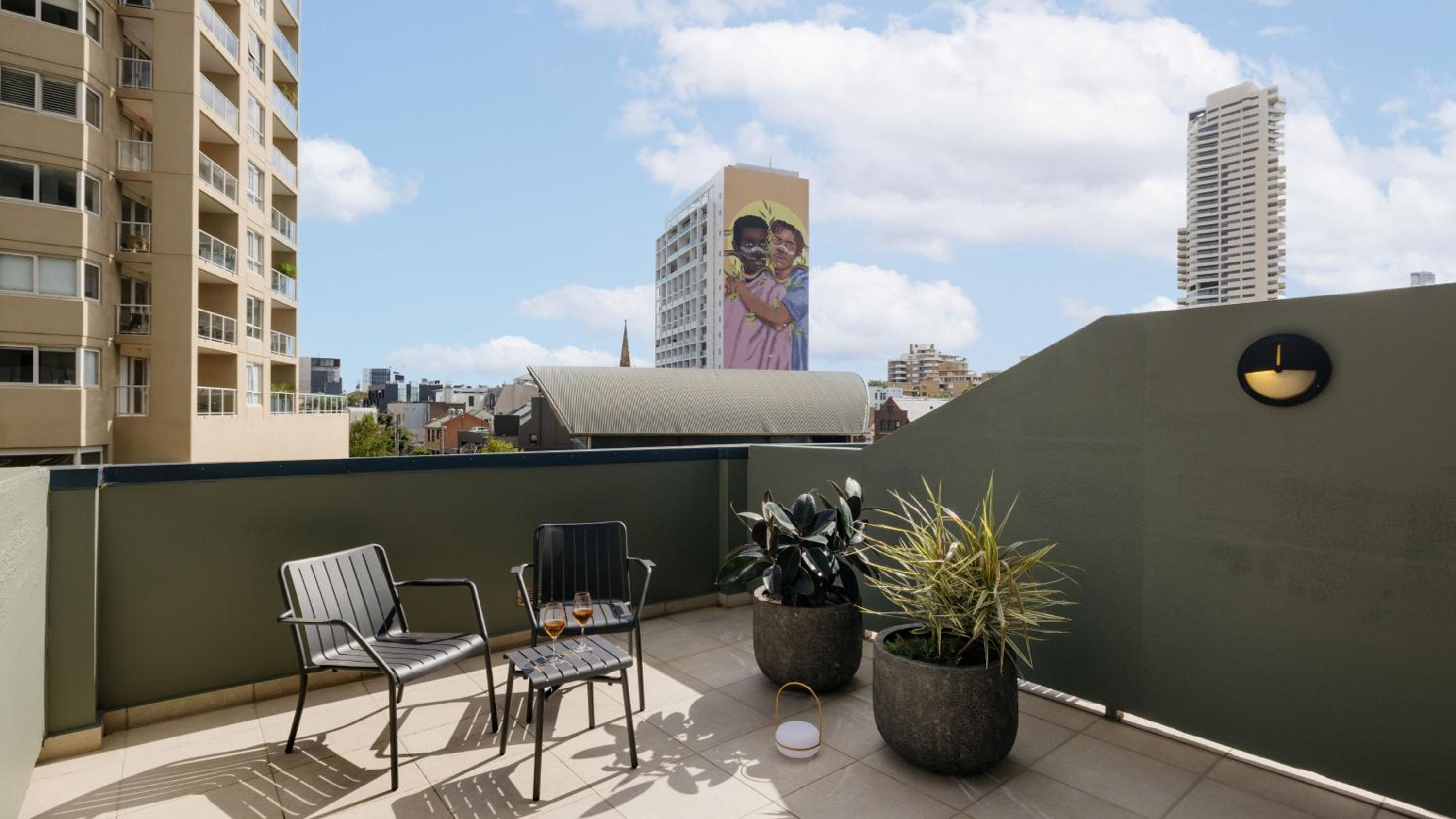 Standard King Room with Balcony and Harbor View thumbnail 5