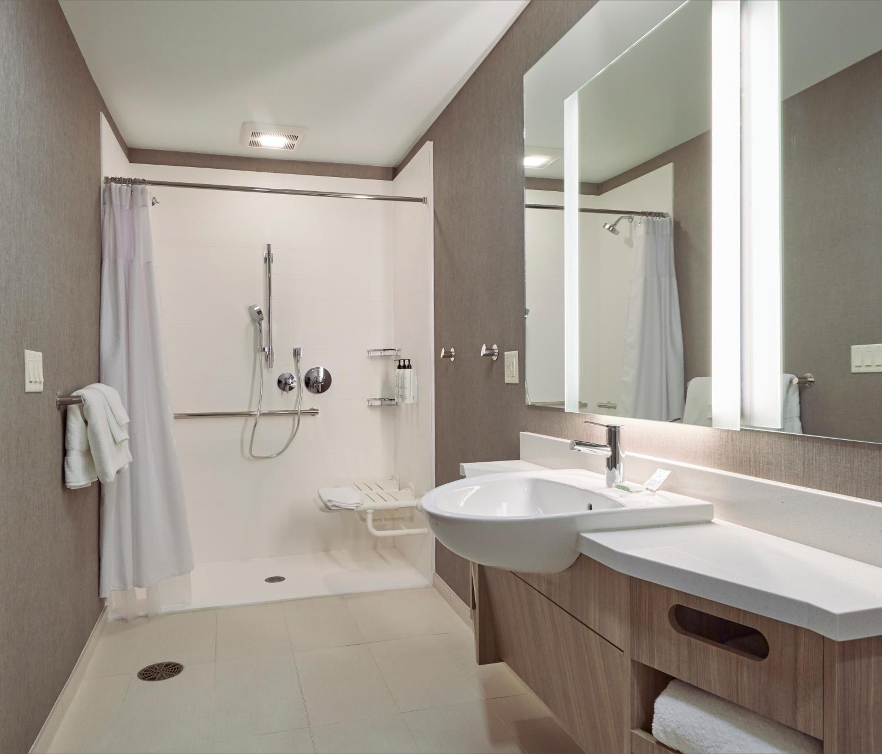 King Suite with Sofa Bed and Adapted Tub - Mobility Accessible - Photo 8
