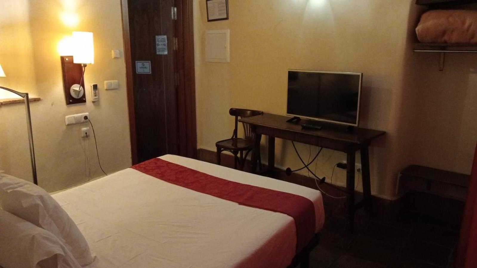 Economy Double Room - Photo 3